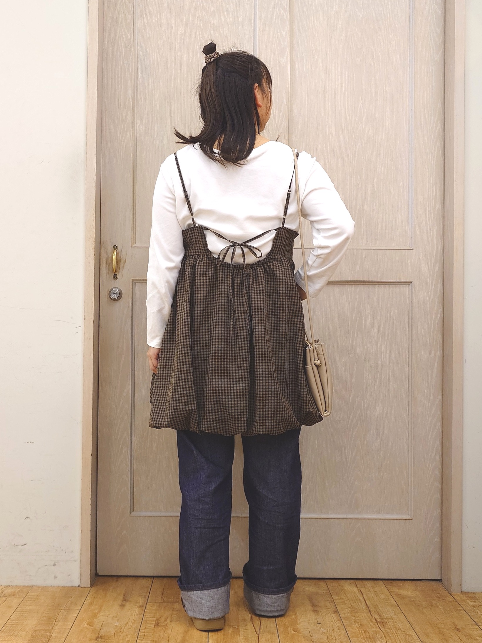とろろさんの「SHOO･LA･RUE｜【洗濯機可/体型カバー/S-LL】後ろ姿も抜かりない ギンガムチェック柄バルーンキャミチュニック」を使ったコーディネート