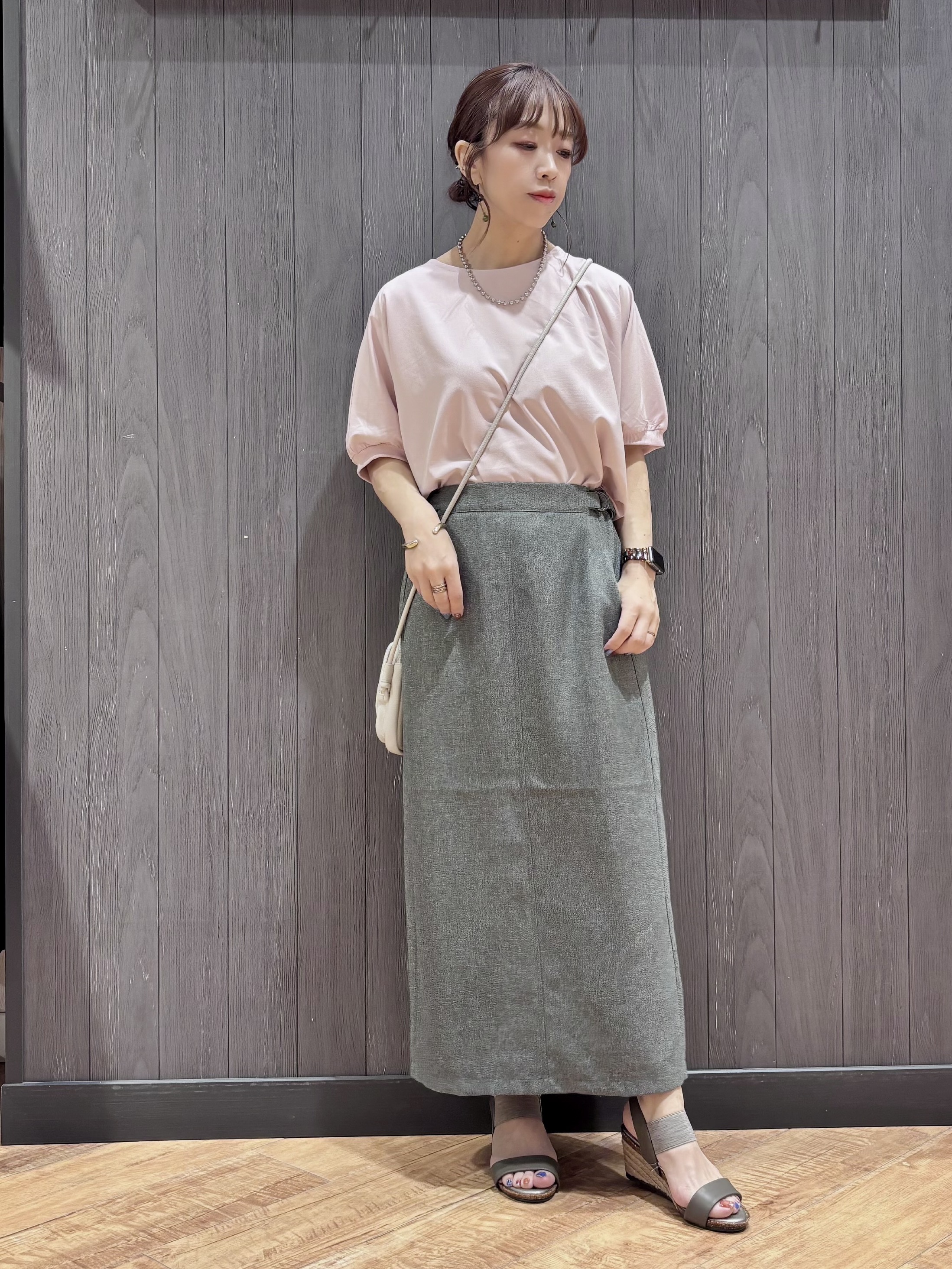 meiさんの「SHOO･LA･RUE｜【ひんやり/洗濯後しわになりにくい】インせず着られる さらっとタッチのドルマンブラウス」を使ったコーディネート