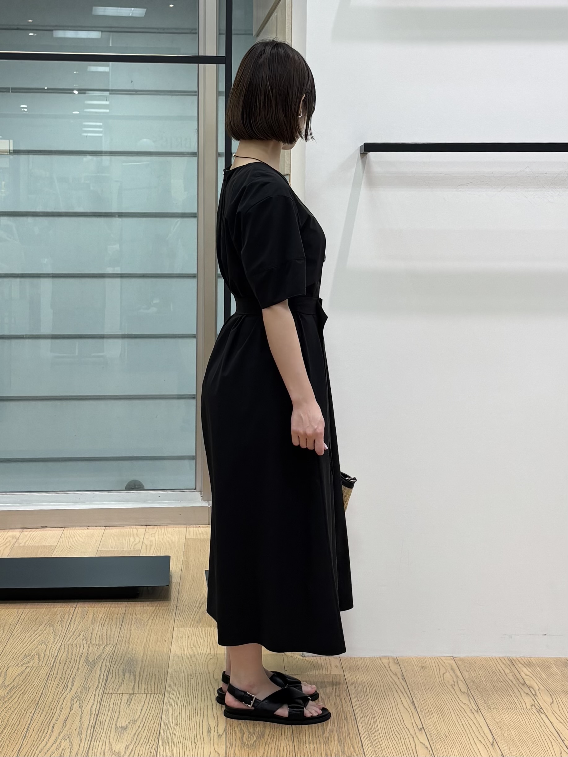 asamiさんの「INDIVI｜【撥水／UVケア／SETUP可能】軽量ベルト付きAラインワンピース」を使ったコーディネート