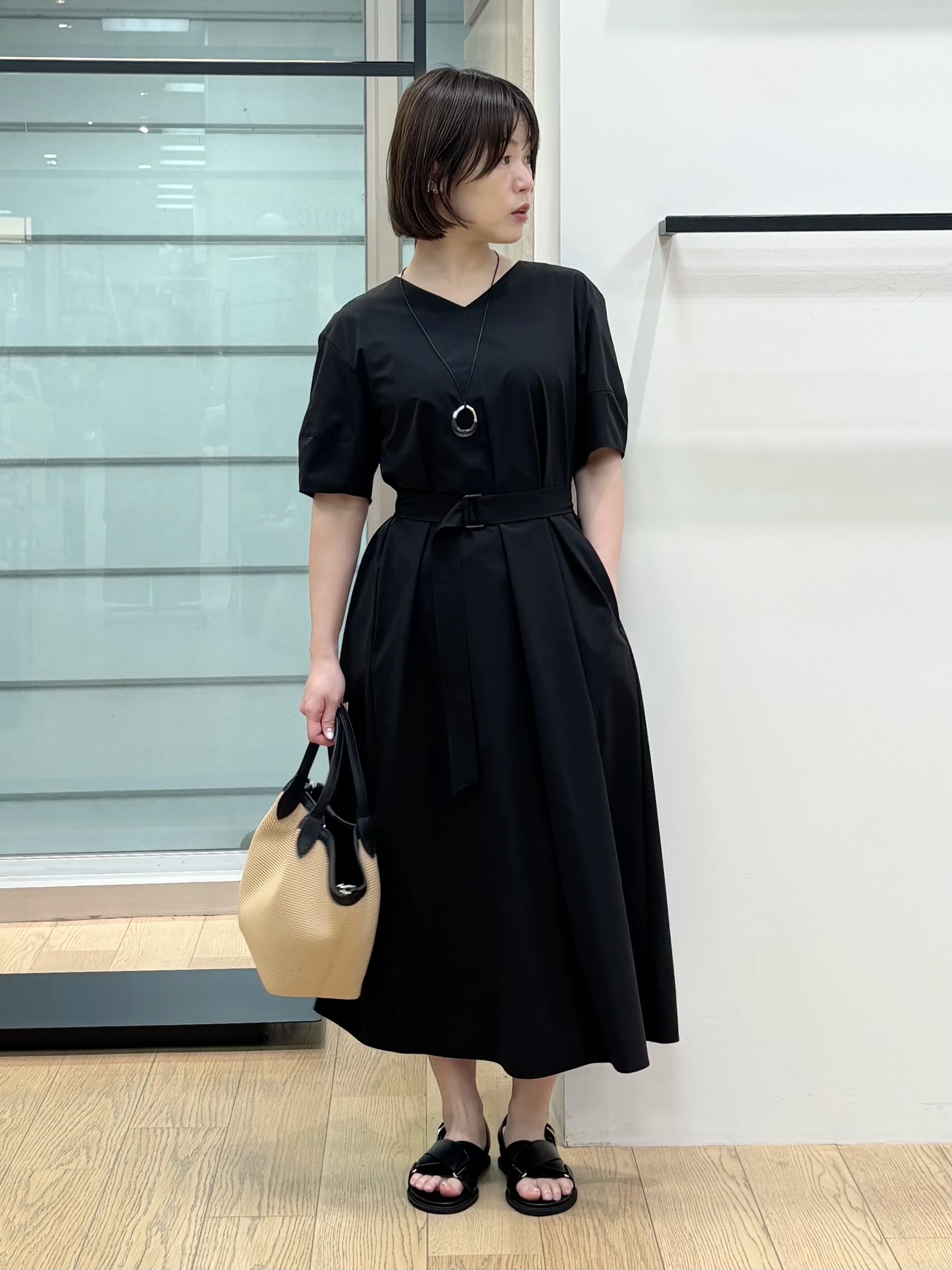 asamiさんの「INDIVI｜【撥水／UVケア／SETUP可能】軽量ベルト付きAラインワンピース」を使ったコーディネート