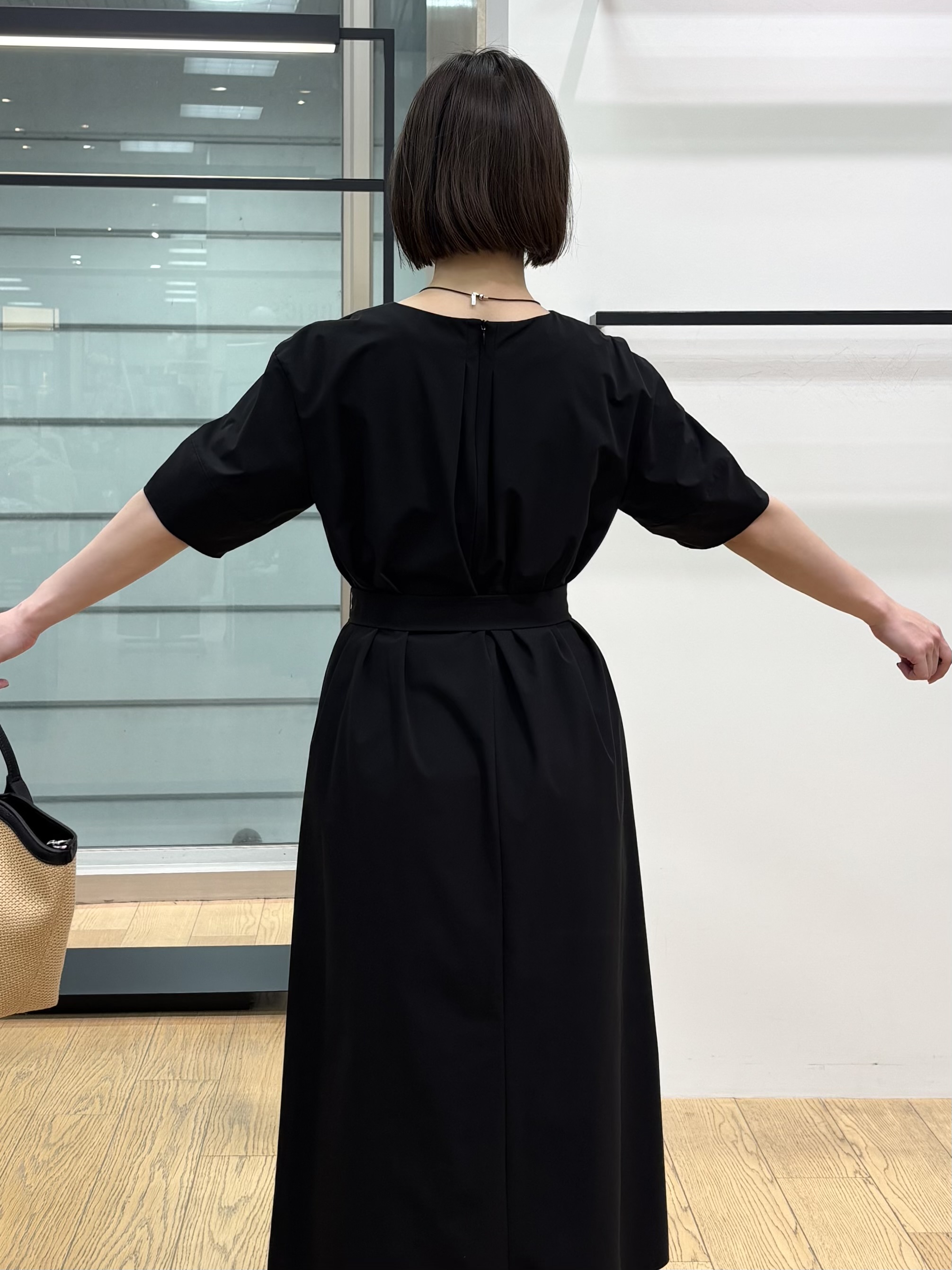 asamiさんの「INDIVI｜【撥水／UVケア／SETUP可能】軽量ベルト付きAラインワンピース」を使ったコーディネート
