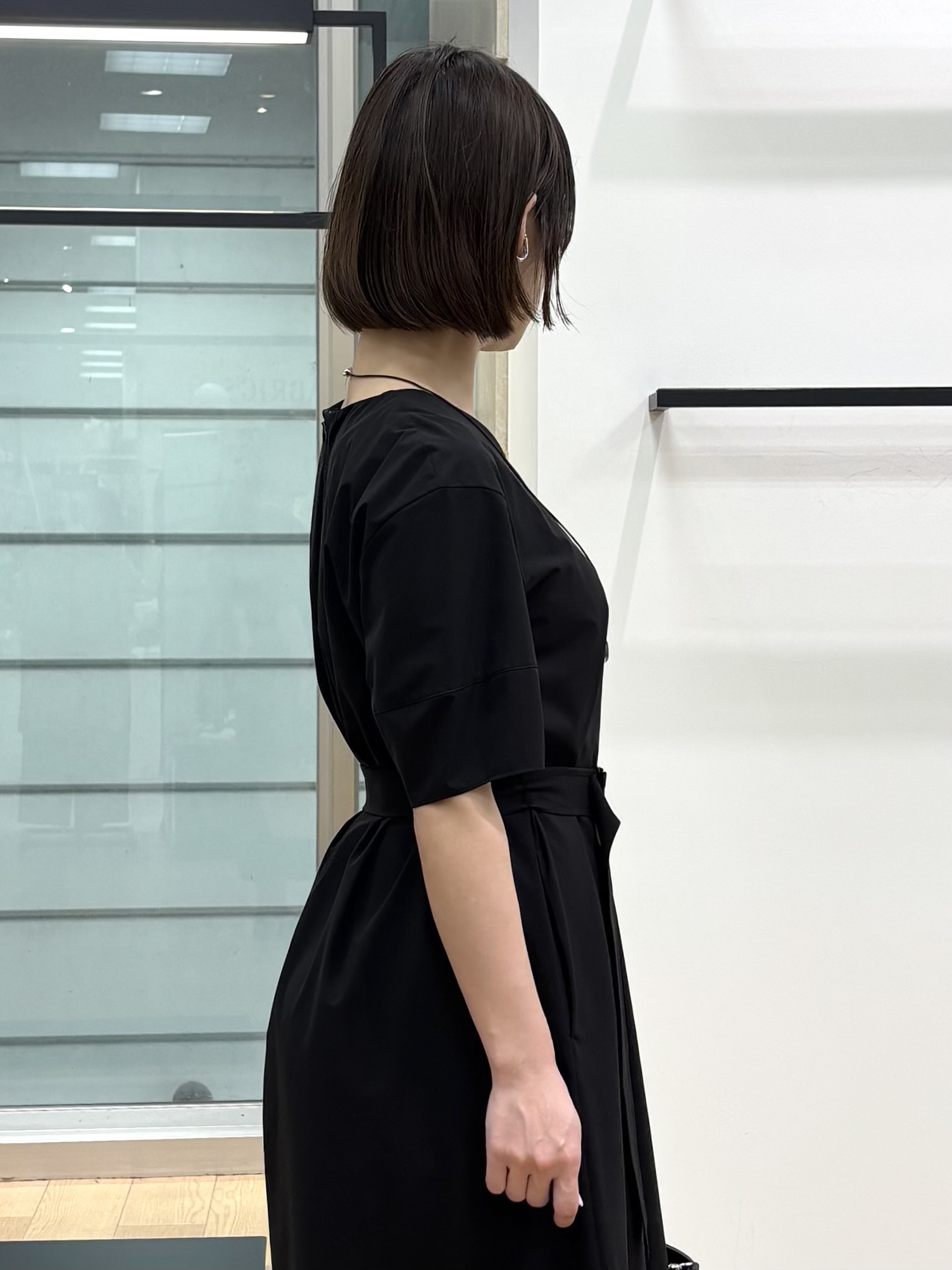 asamiさんの「INDIVI｜【撥水／UVケア／SETUP可能】軽量ベルト付きAラインワンピース」を使ったコーディネート