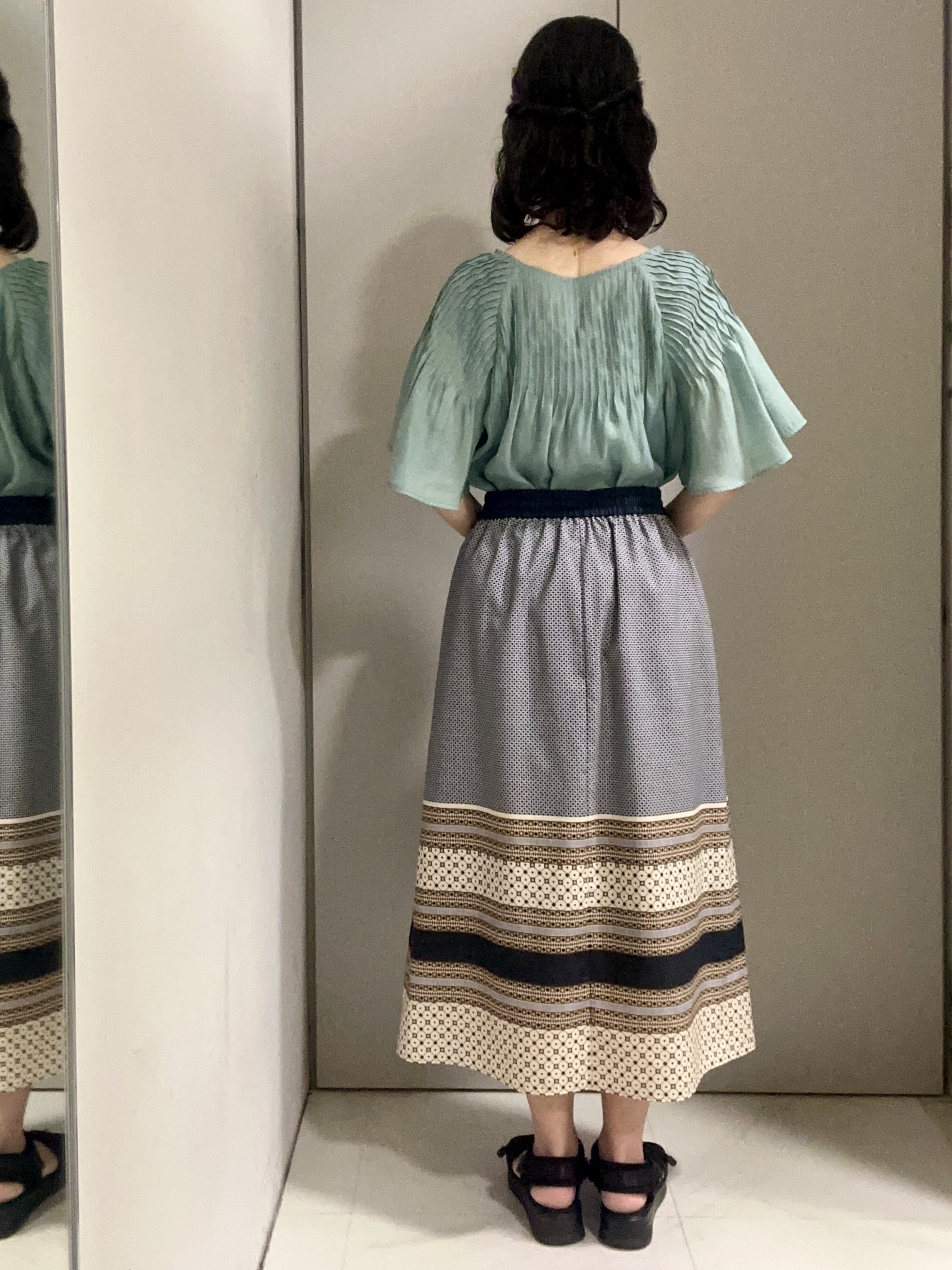 Kouさんの「Reflect｜ピンタックデザインフレアスリーブブラウス」を使ったコーディネート