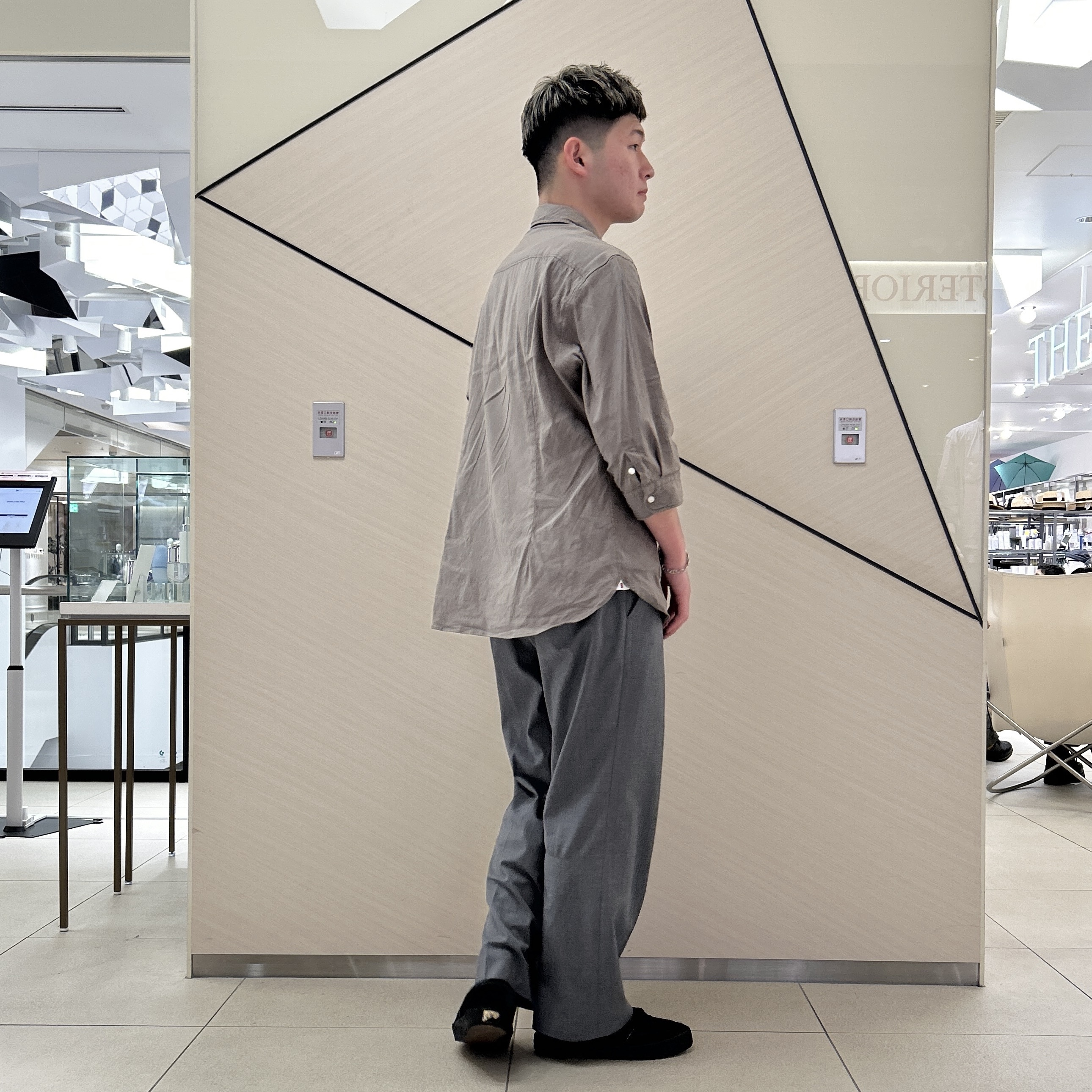 千葉亮太さんの「DRESSTERIOR｜バイオリネン スリークオーターシャツ」を使ったコーディネート