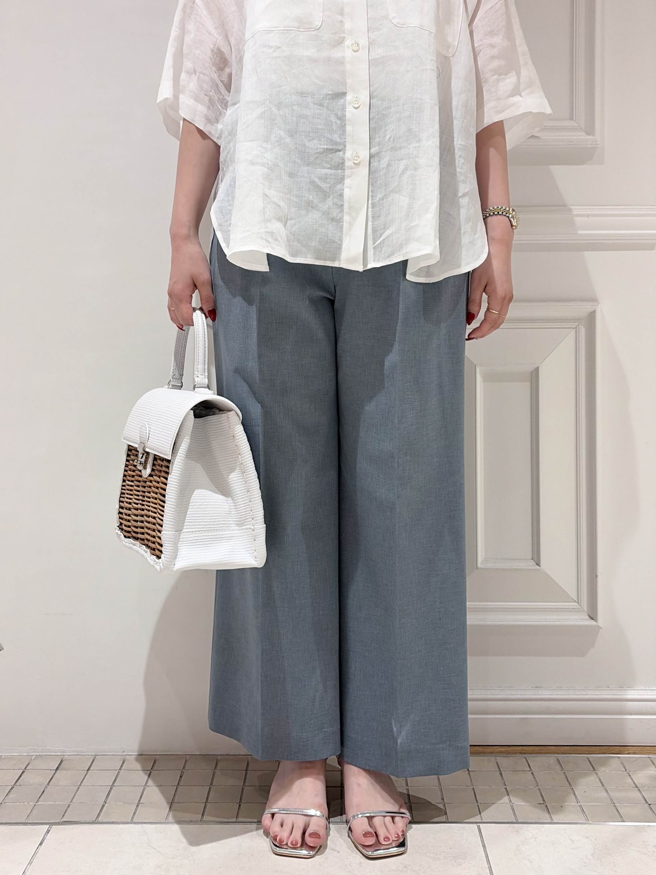 minowaさんの「DRESSTERIOR｜ピュアラミー シャツ」を使ったコーディネート