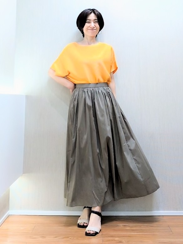 ミズタさんの「UNTITLED｜【11色展開/体型カバー】前後2WAYフレンチスリーブニット」を使ったコーディネート