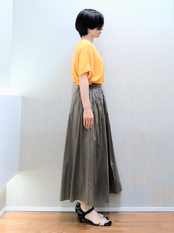 ミズタさんの「UNTITLED｜【11色展開/体型カバー】前後2WAYフレンチスリーブニット」を使ったコーディネート