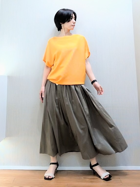 ミズタさんの「UNTITLED｜【11色展開/体型カバー】前後2WAYフレンチスリーブニット」を使ったコーディネート