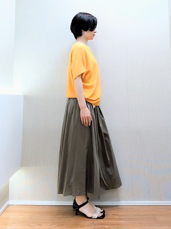 ミズタさんの「UNTITLED｜【11色展開/体型カバー】前後2WAYフレンチスリーブニット」を使ったコーディネート