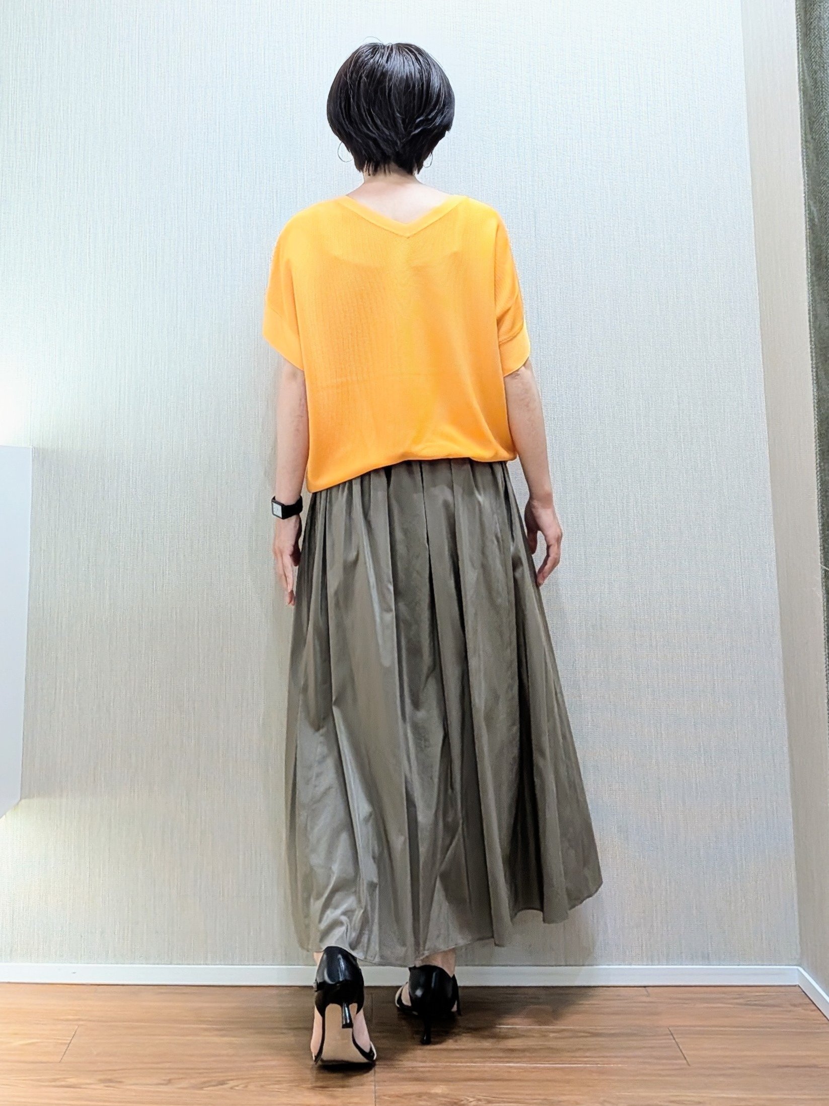ミズタさんの「UNTITLED｜【11色展開/体型カバー】前後2WAYフレンチスリーブニット」を使ったコーディネート