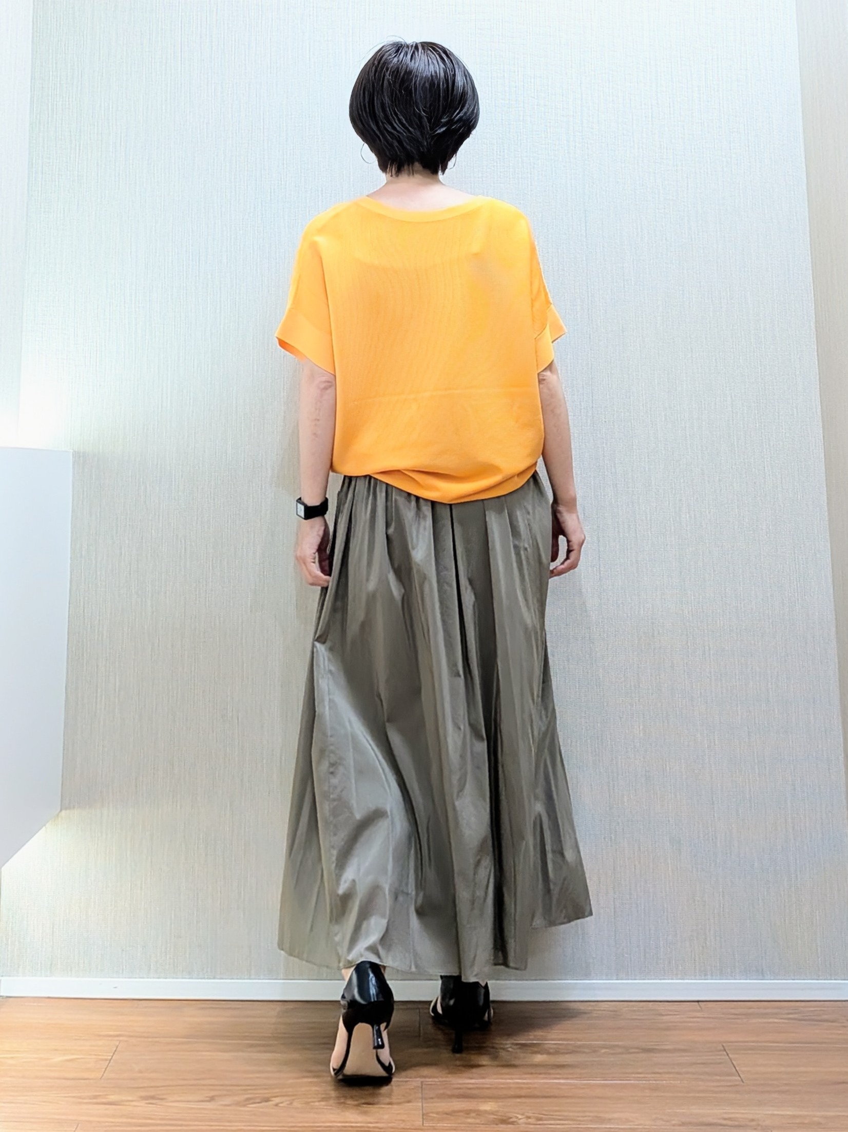 ミズタさんの「UNTITLED｜【11色展開/体型カバー】前後2WAYフレンチスリーブニット」を使ったコーディネート