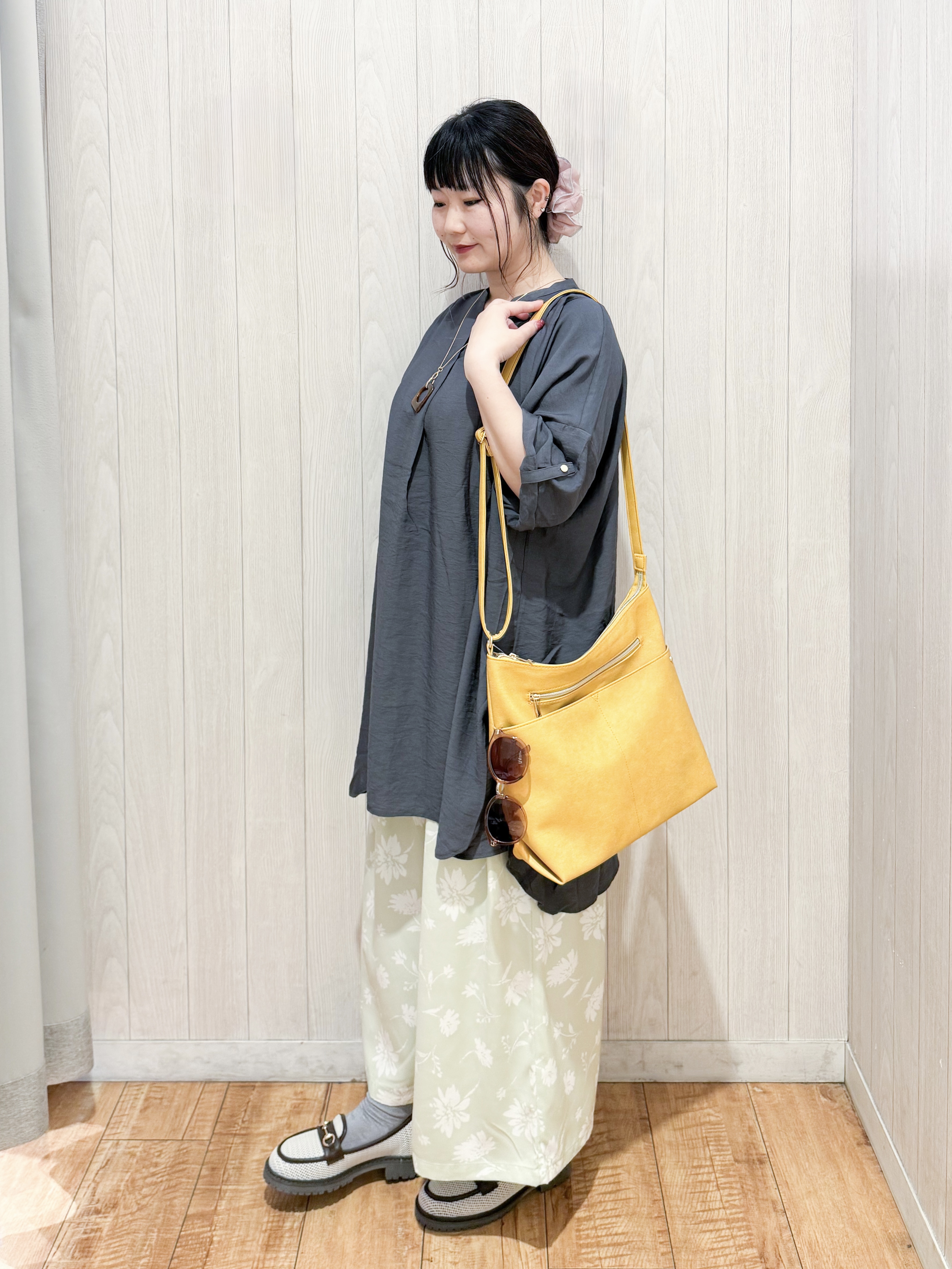 愛さんの「SHOO･LA･RUE｜【ひんやり/S-LL/洗濯機可】体型カバー叶える 大人のゆるドルマンチュニック」を使ったコーディネート