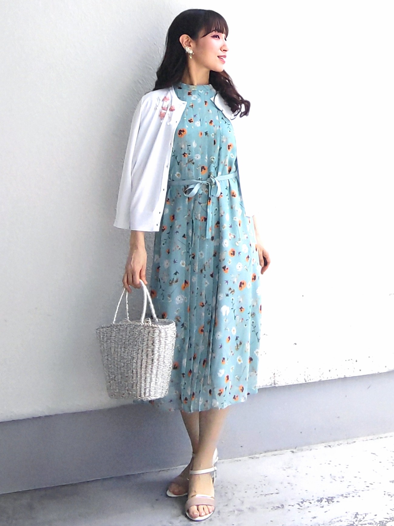 keinaさんの「SunaUna｜【co creation and yours／SS～L】多色花柄プリーツワンピース」を使ったコーディネート
