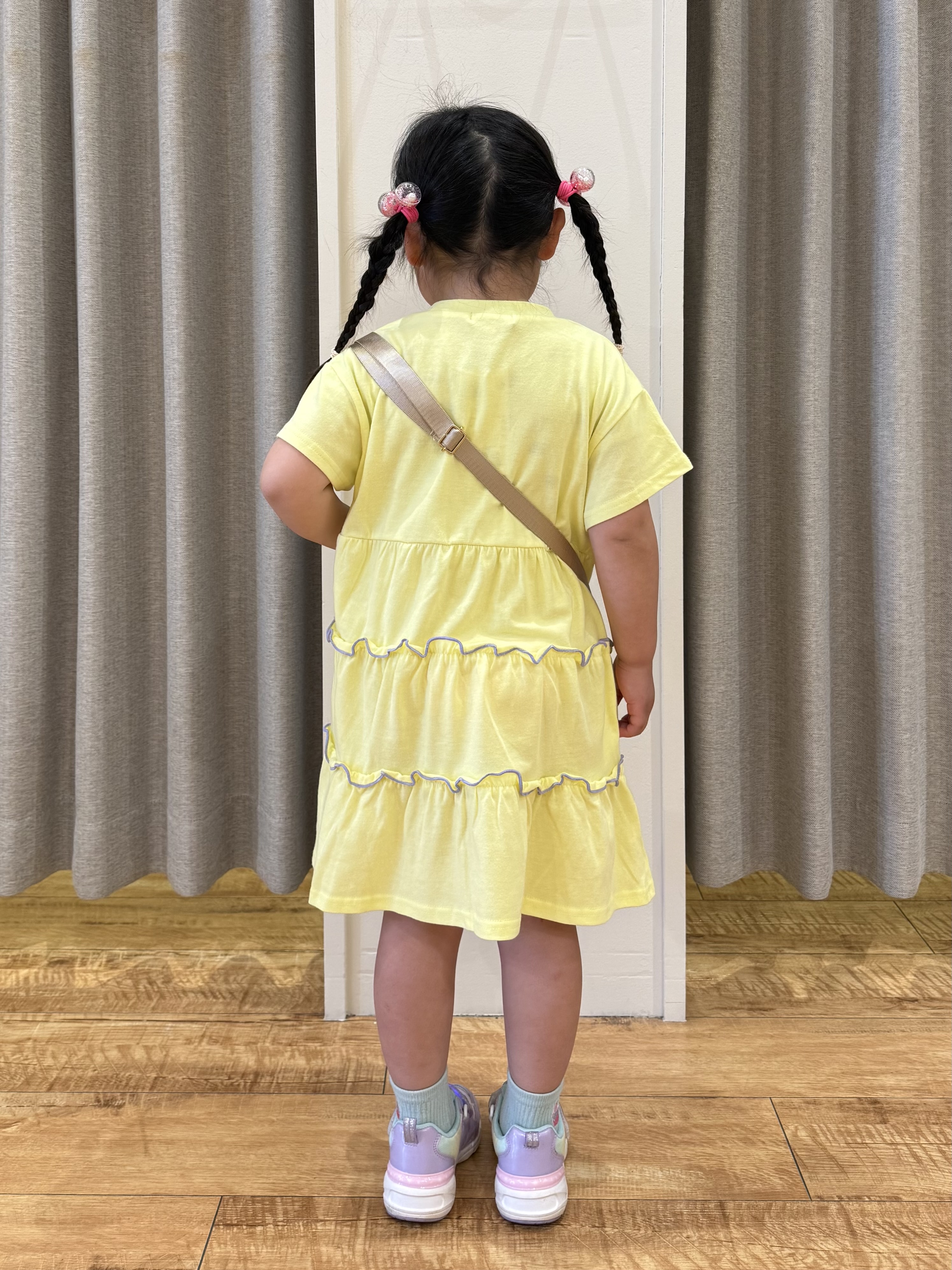 愛さんの「SHOO･LA･RUE｜【100-150cm】配色メローティアードワンピース」を使ったコーディネート