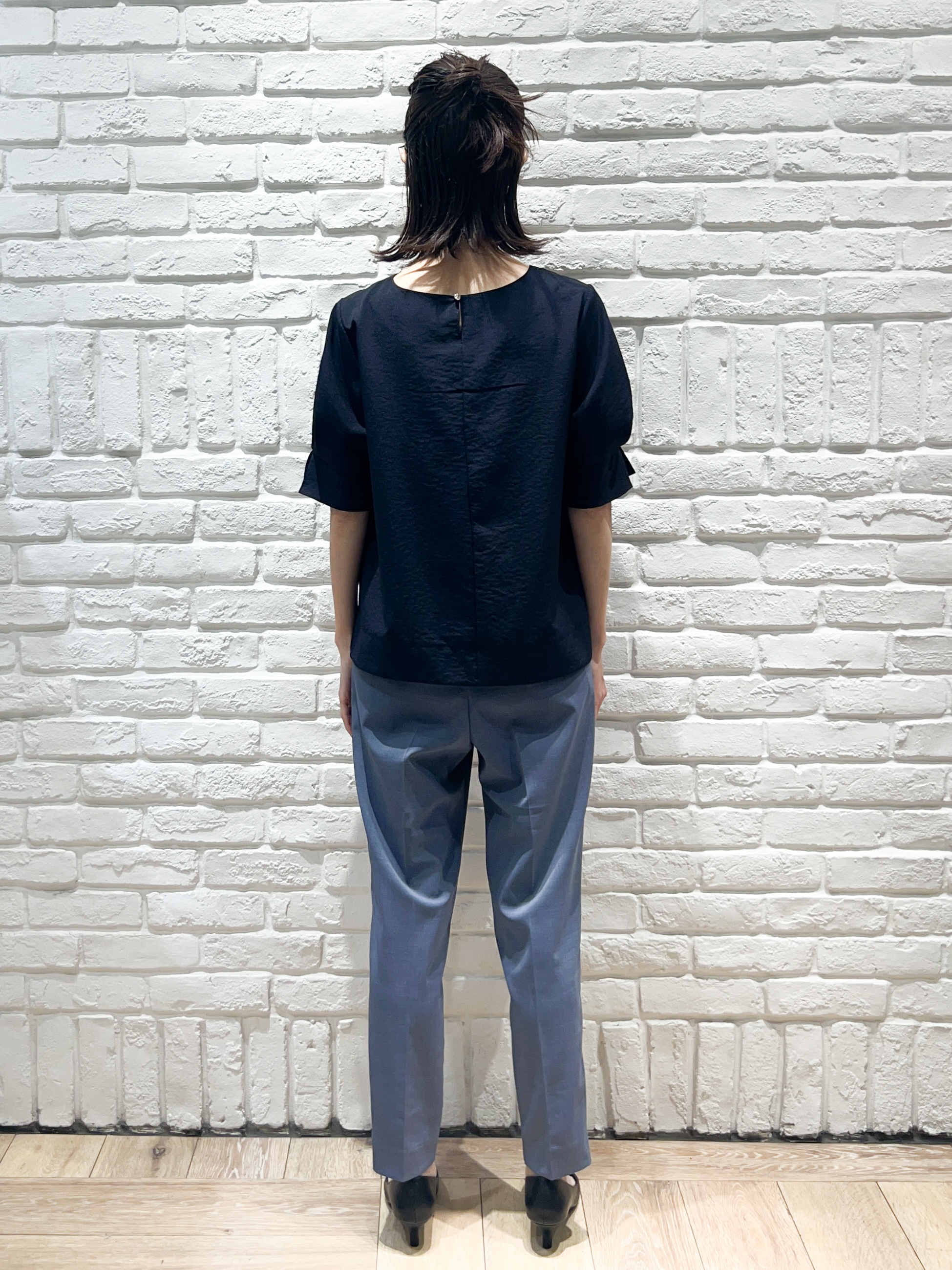 ももちぃさんの「index｜【接触冷感】タックパフスリーブブラウス《吸水速乾／防シワ／洗濯機OK／XS～3L／6col》」を使ったコーディネート