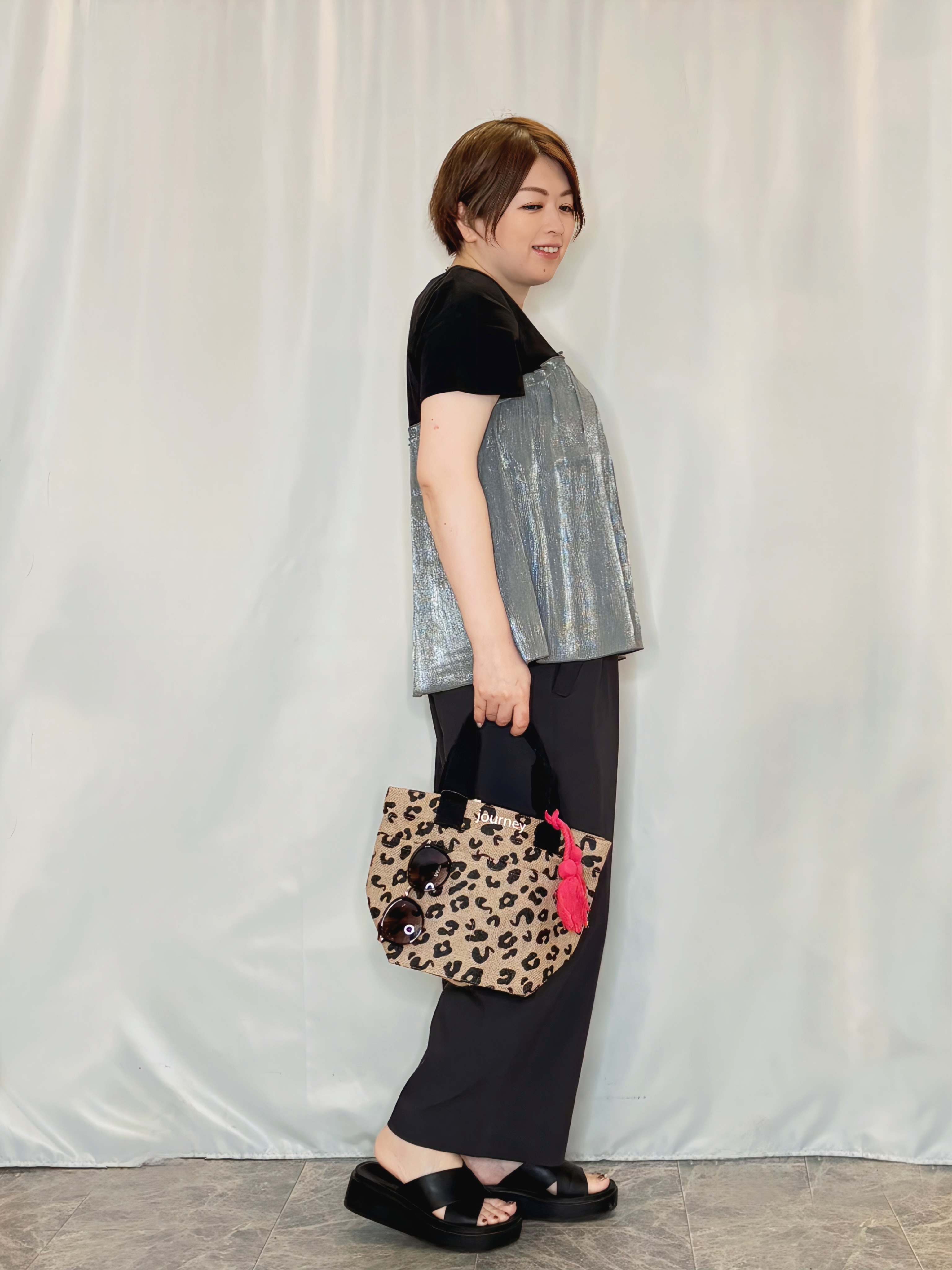 たみさんの「SHOO･LA･RUE｜【ひんやり/S-LL】1枚でインせず決まる きらきらビスチェ風Tシャツ」を使ったコーディネート