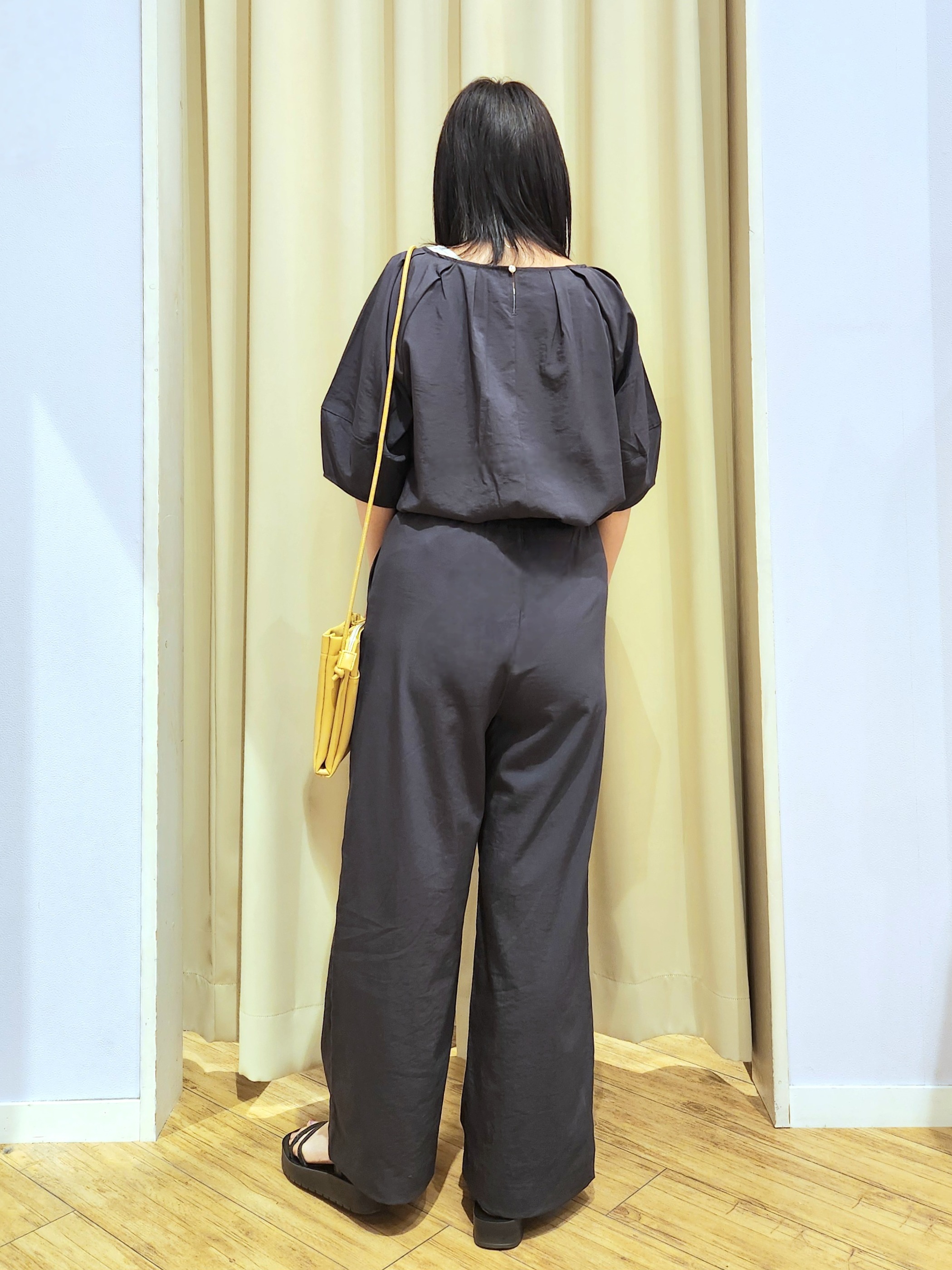 くまさんの「SHOO･LA･RUE｜【S-LL/洗濯機可/セットアップ可】軽凛(かろりん) ひんやりタックブラウス」を使ったコーディネート