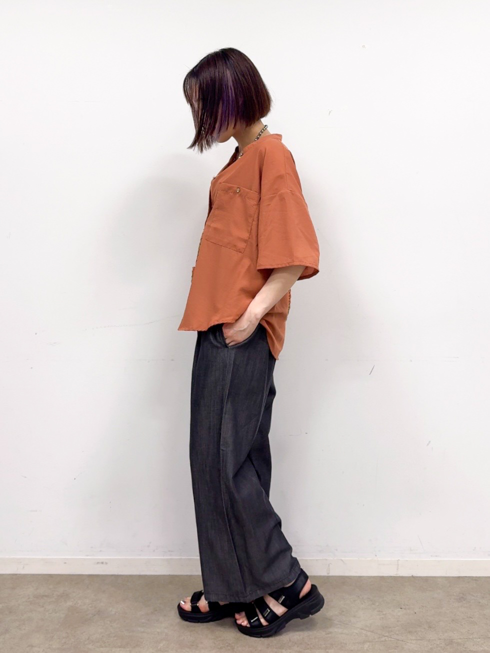 𝐜𝐡𝐢𝐤𝐚さんの「SHOO･LA･RUE｜【洗濯機可/S-LL】大人の抜け感 ゆるっと5分袖シャツ」を使ったコーディネート