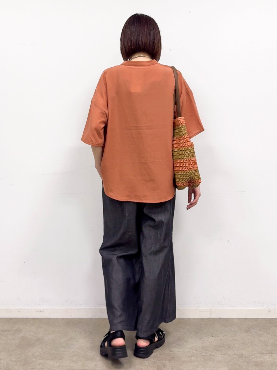 𝐜𝐡𝐢𝐤𝐚さんの「SHOO･LA･RUE｜【洗濯機可/S-LL】大人の抜け感 ゆるっと5分袖シャツ」を使ったコーディネート
