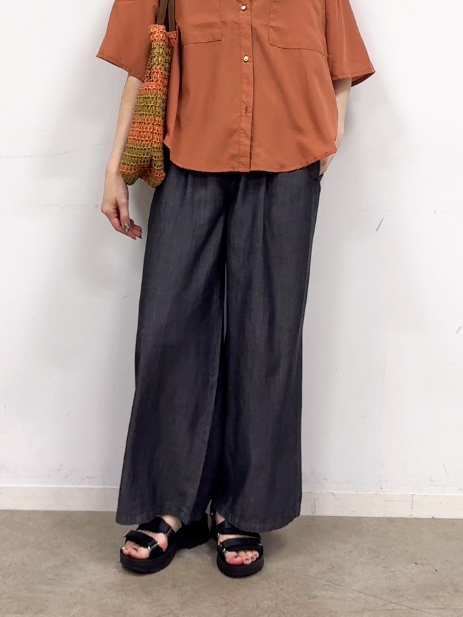 𝐜𝐡𝐢𝐤𝐚さんの「SHOO･LA･RUE｜【洗濯機可/S-LL】大人の抜け感 ゆるっと5分袖シャツ」を使ったコーディネート