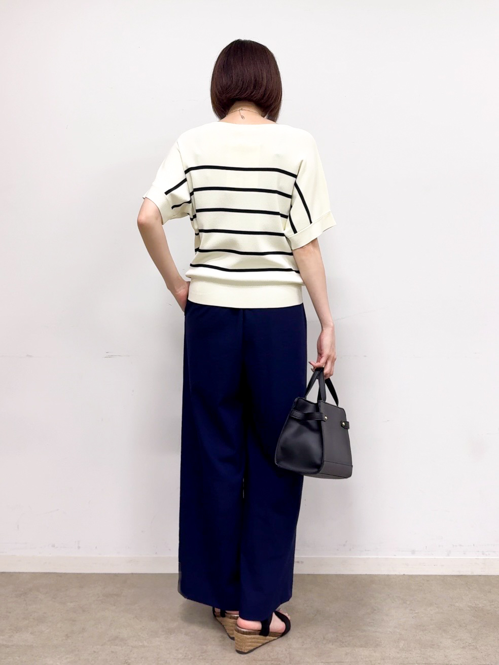 𝐜𝐡𝐢𝐤𝐚さんの「SHOO･LA･RUE｜【毎日洗える/ひんやり/UV/S-LL】二の腕隠れる さらっとドルマン半袖ニット」を使ったコーディネート