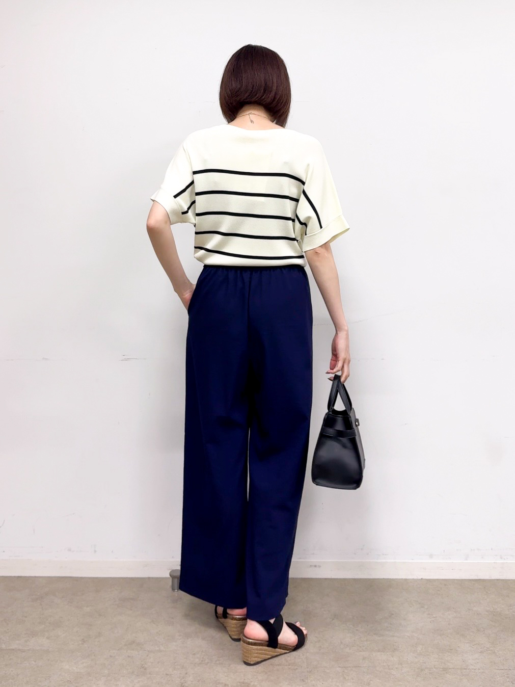 𝐜𝐡𝐢𝐤𝐚さんの「SHOO･LA･RUE｜【毎日洗える/ひんやり/UV/S-LL】二の腕隠れる さらっとドルマン半袖ニット」を使ったコーディネート