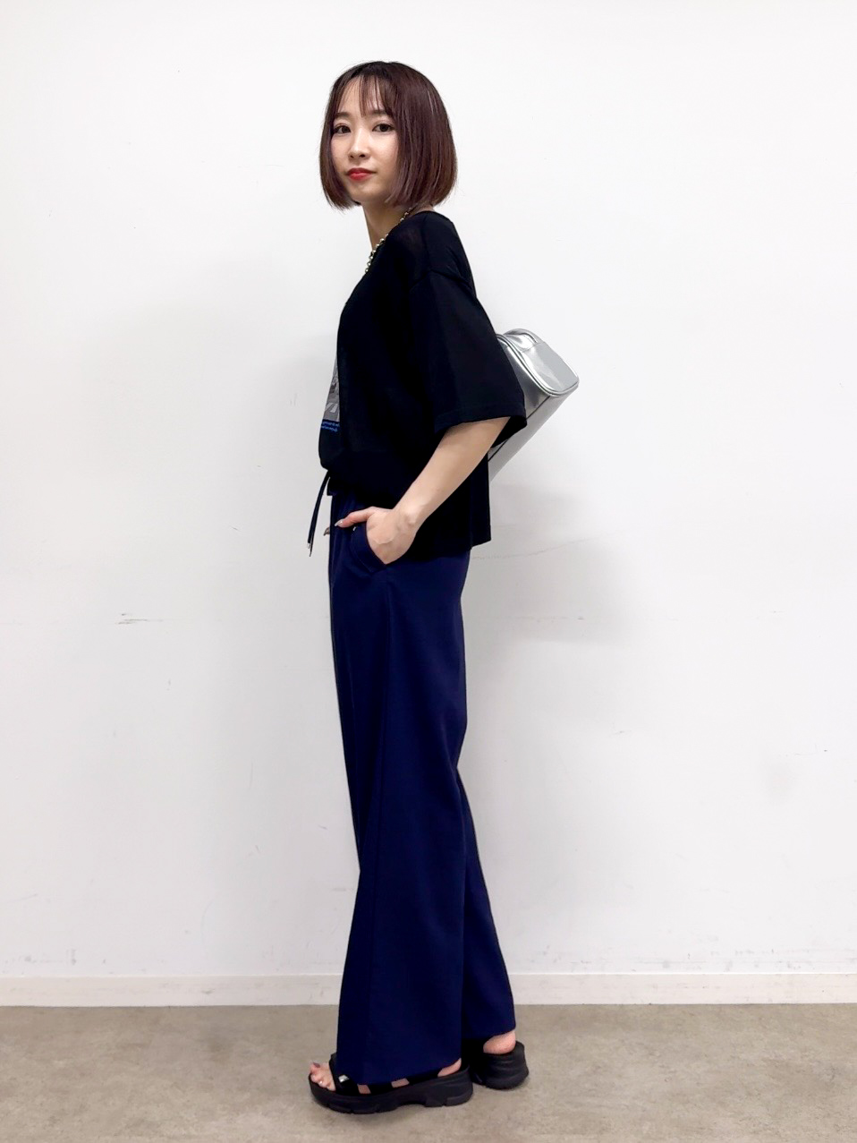 𝐜𝐡𝐢𝐤𝐚さんの「SHOO･LA･RUE｜【体型カバー】程よい透け感 デザインアソート 5分袖シアーニット」を使ったコーディネート