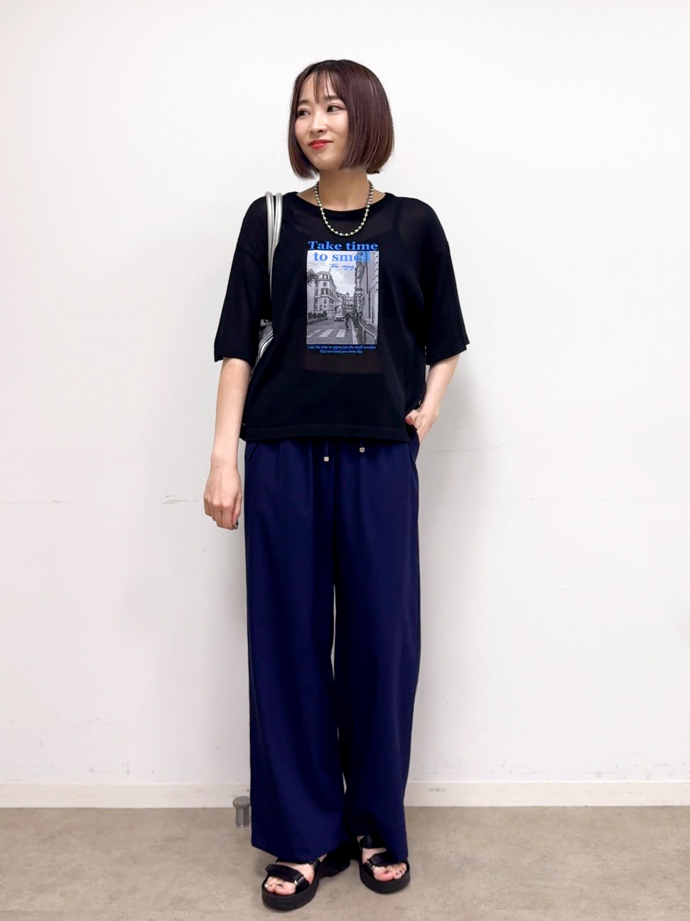 𝐜𝐡𝐢𝐤𝐚さんの「SHOO･LA･RUE｜【体型カバー】程よい透け感 デザインアソート 5分袖シアーニット」を使ったコーディネート