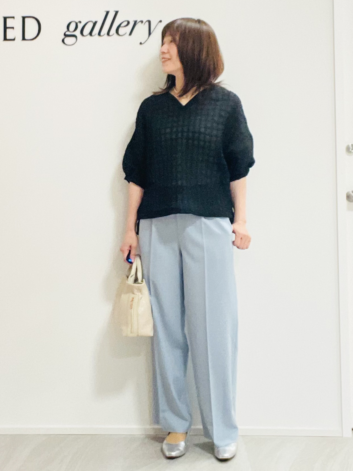 めいさんの「UNTITLED｜【洗える】シアーVネックブラウス」を使ったコーディネート