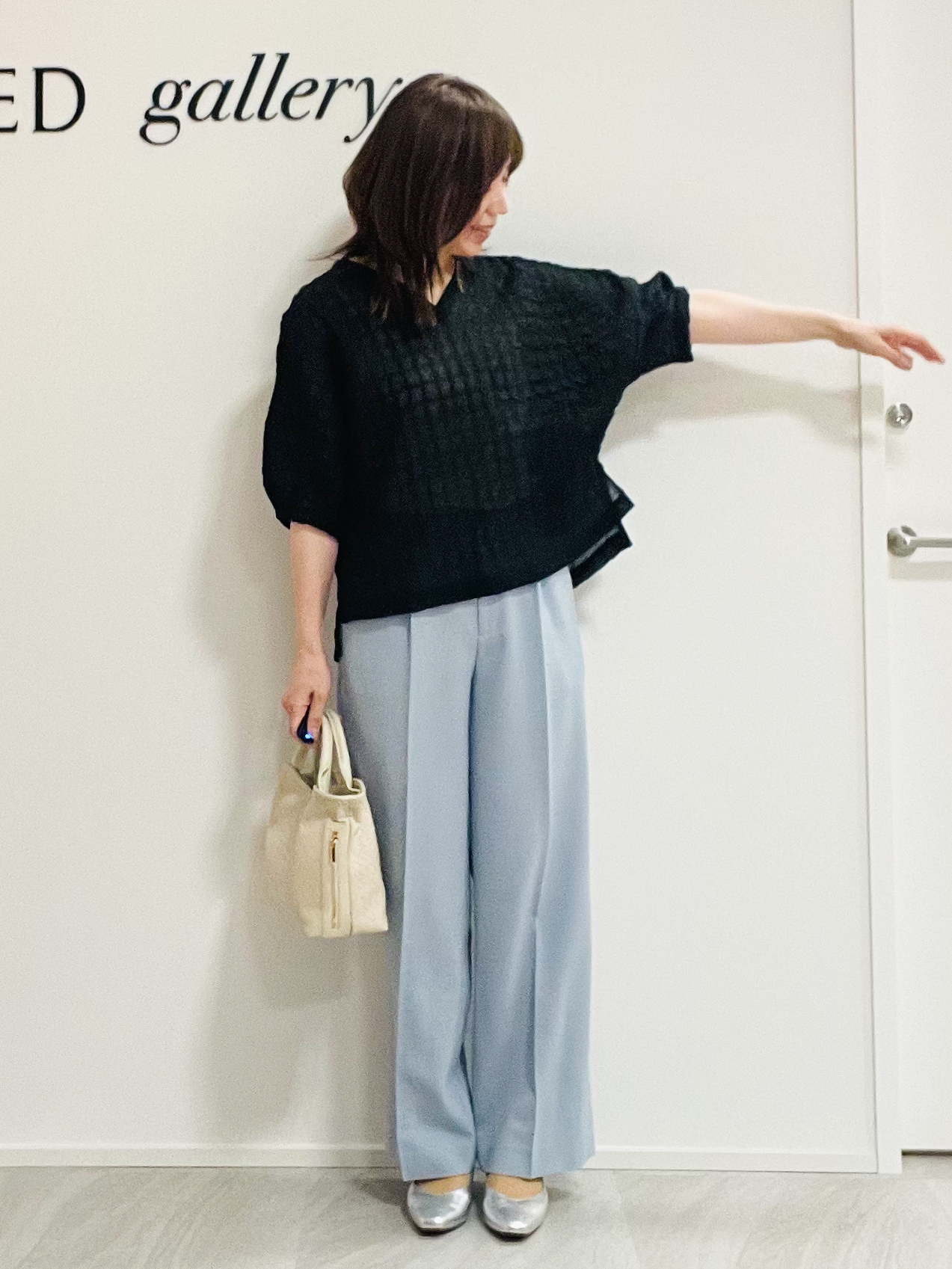めいさんの「UNTITLED｜【洗える】シアーVネックブラウス」を使ったコーディネート