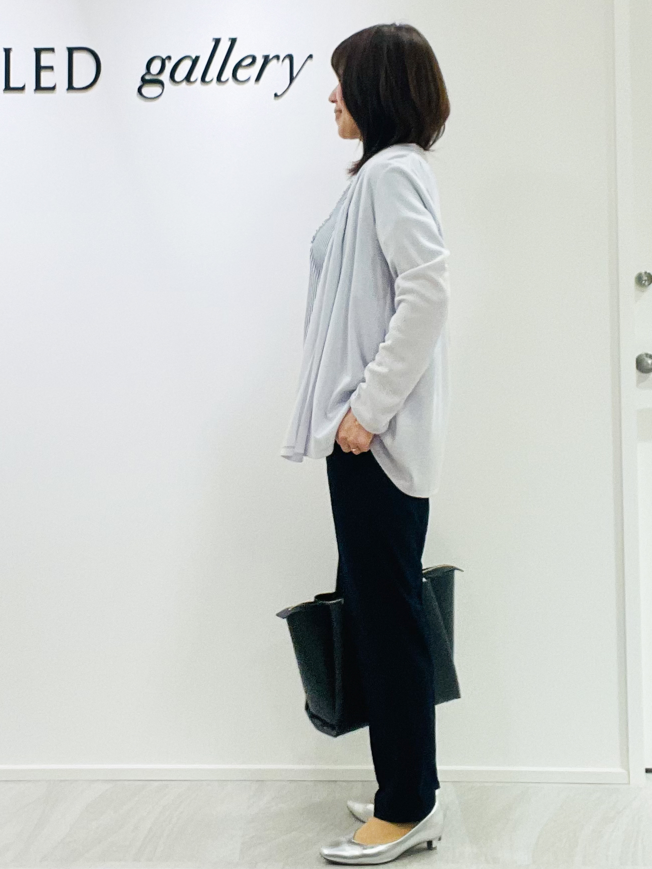 めいさんの「UNTITLED｜【接触冷感/通気性/洗える】Vネックフリルブラウス」を使ったコーディネート