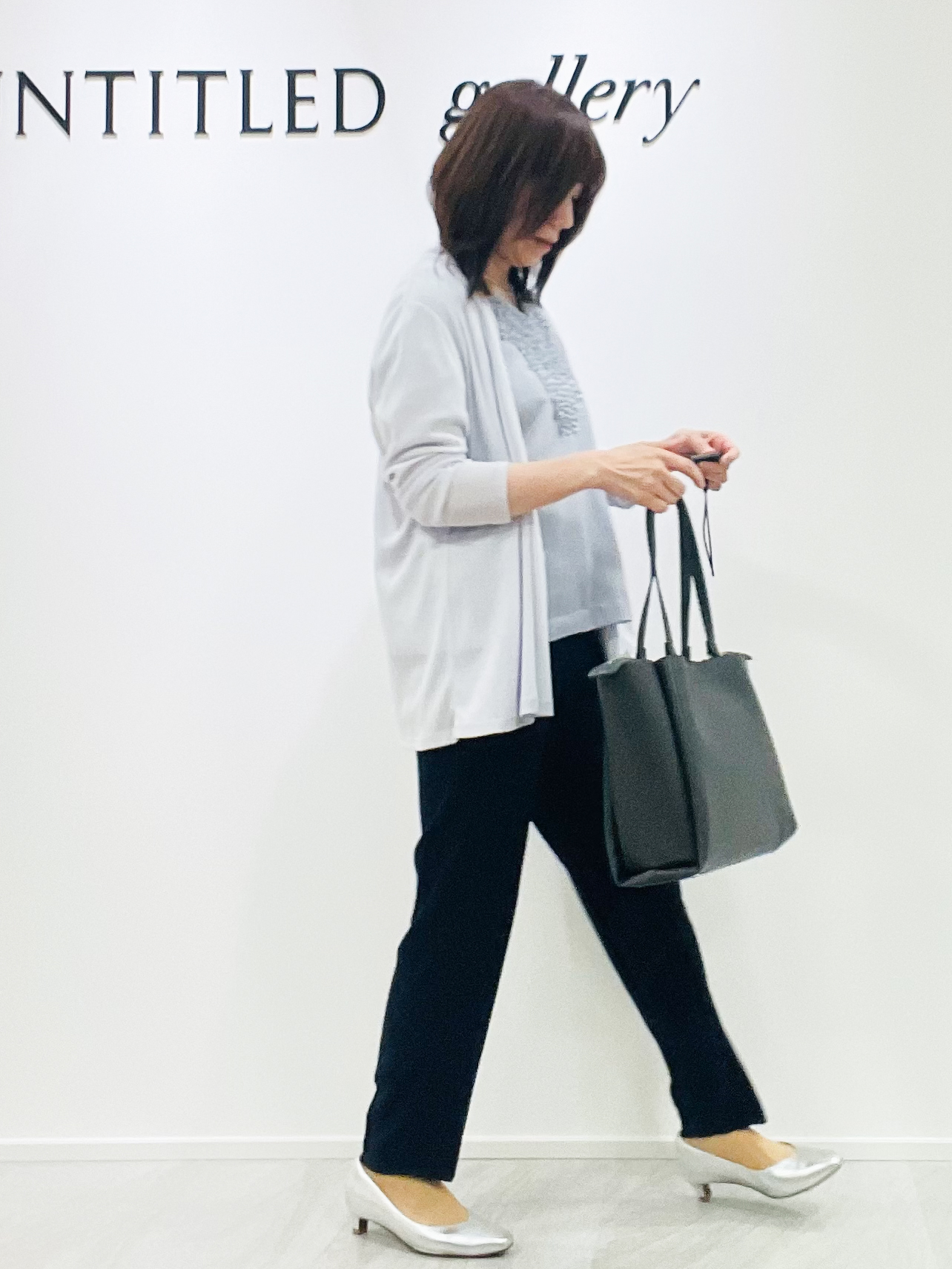 めいさんの「UNTITLED｜【接触冷感/通気性/洗える】Vネックフリルブラウス」を使ったコーディネート