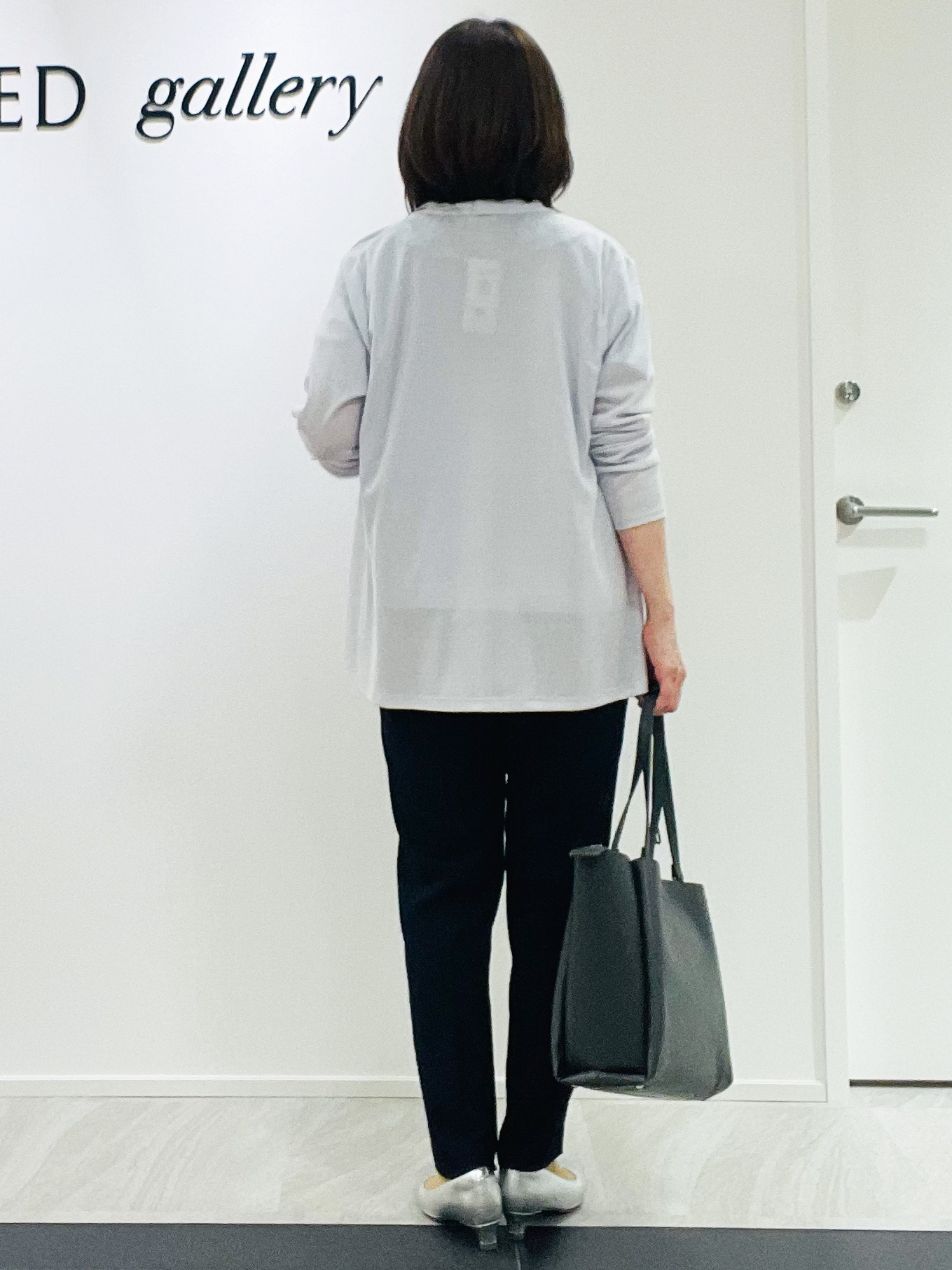 めいさんの「UNTITLED｜【接触冷感/通気性/洗える】Vネックフリルブラウス」を使ったコーディネート