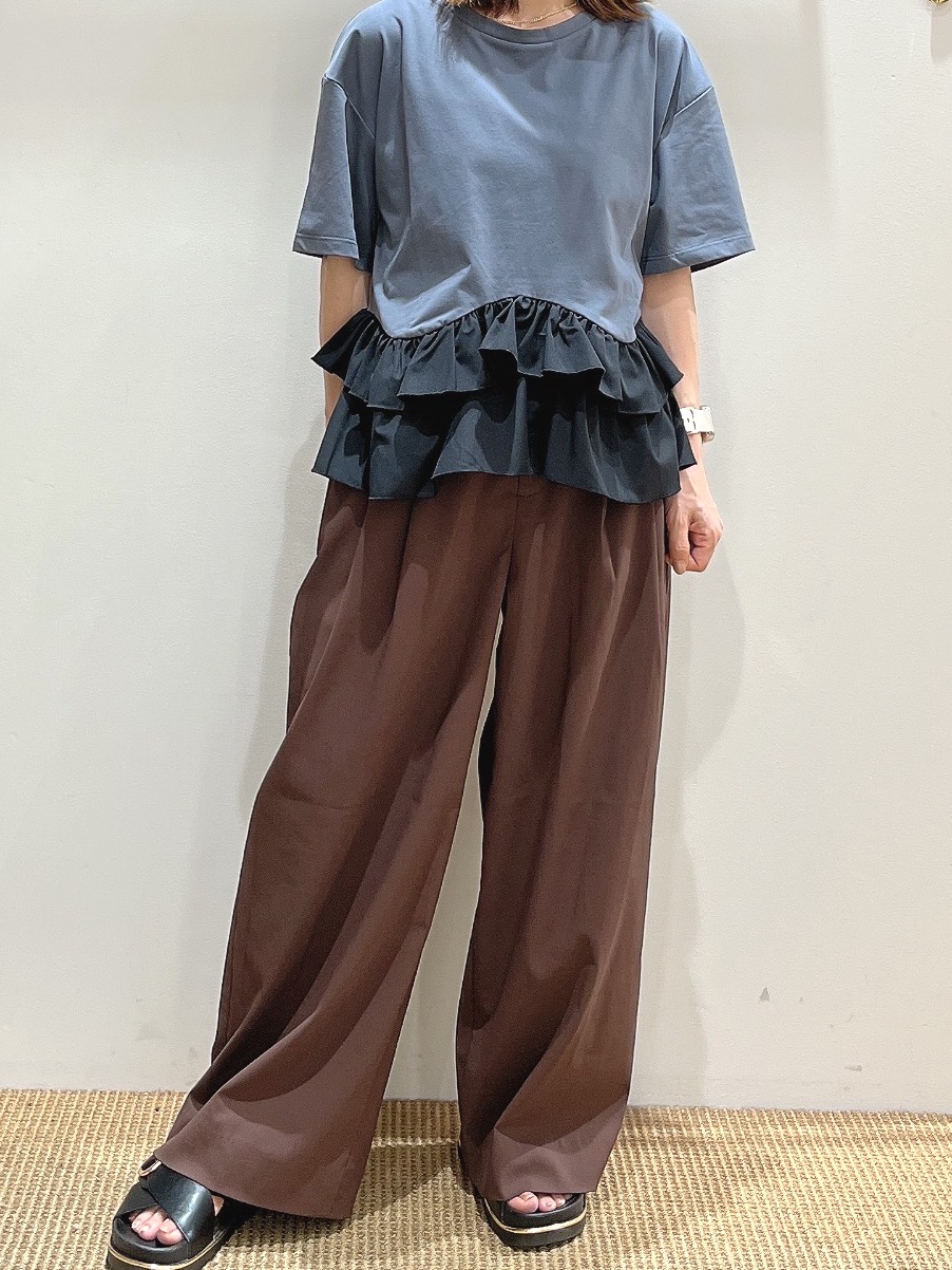 浦下飛鳥さんの「OPAQUE.CLIP｜裾フリルドッキングTシャツ【洗濯機OK】」を使ったコーディネート