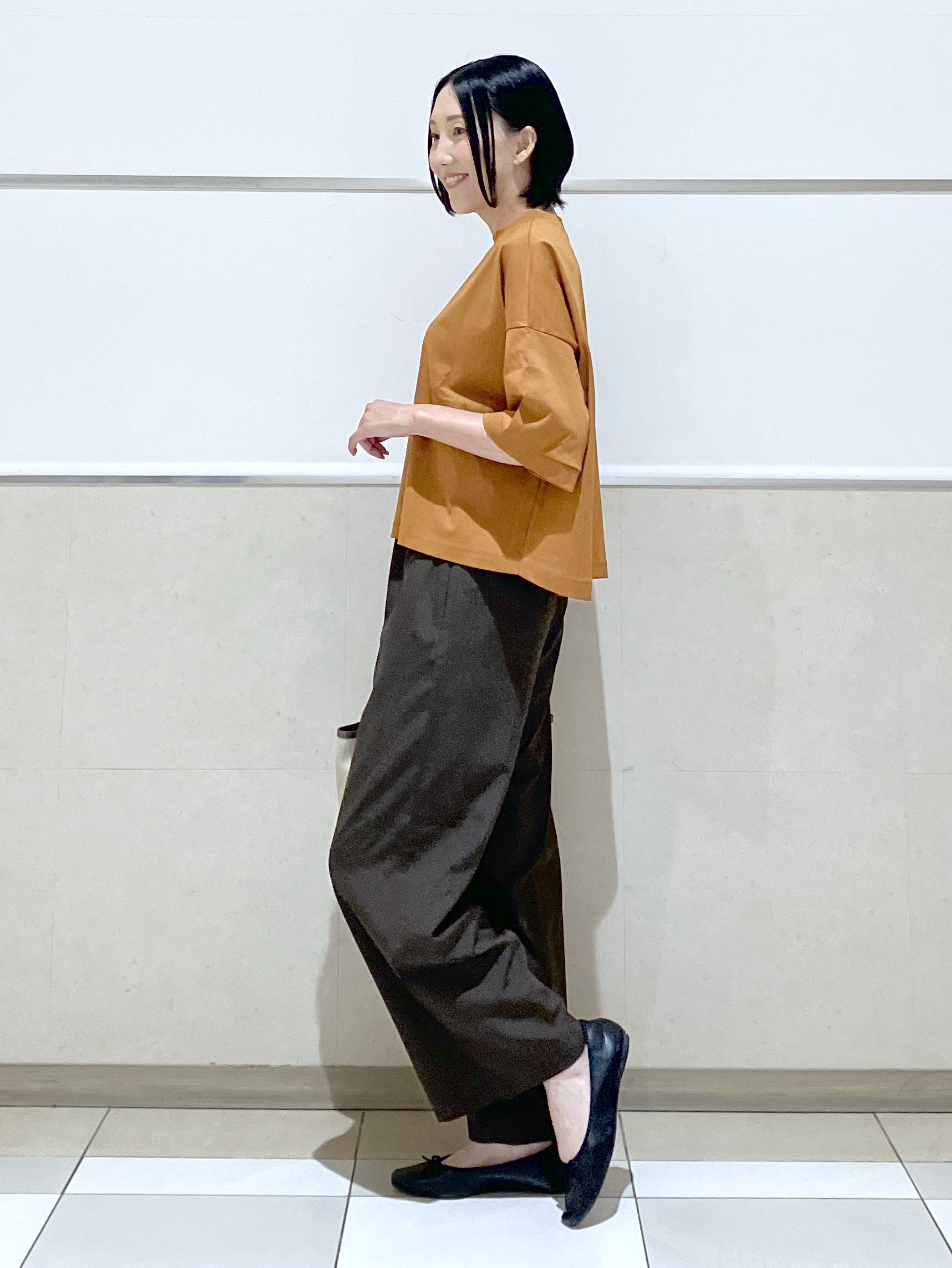 eriko さんの「Dessin｜【新色追加/体型カバー】美光沢カットソーボクシーシルエット」を使ったコーディネート
