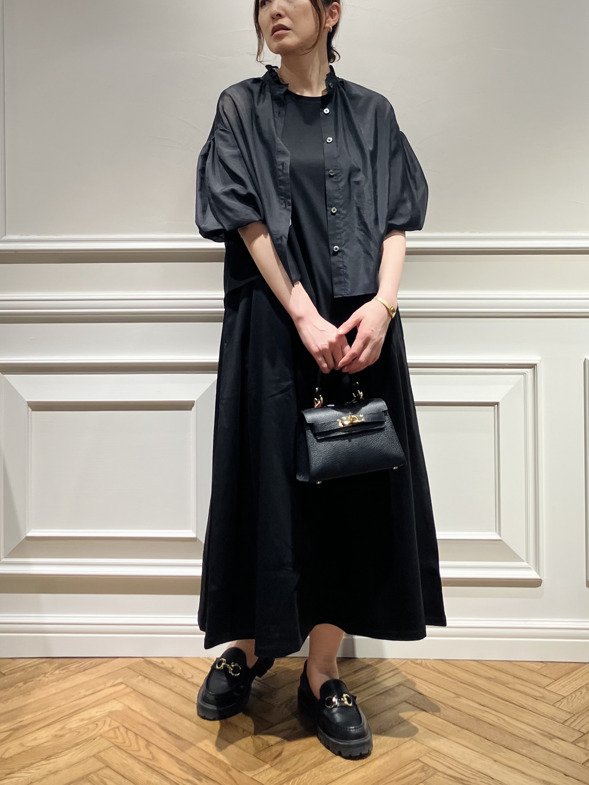 TSUKUIさんの「DRESSTERIOR｜【1枚で着映え/ウォッシャブル】スタンドフリルボリュームスリーブブラウス」を使ったコーディネート