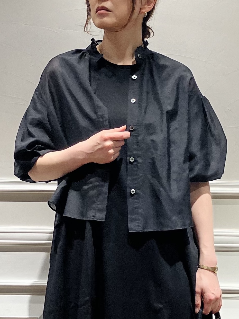 TSUKUIさんの「DRESSTERIOR｜【1枚で着映え/ウォッシャブル】スタンドフリルボリュームスリーブブラウス」を使ったコーディネート