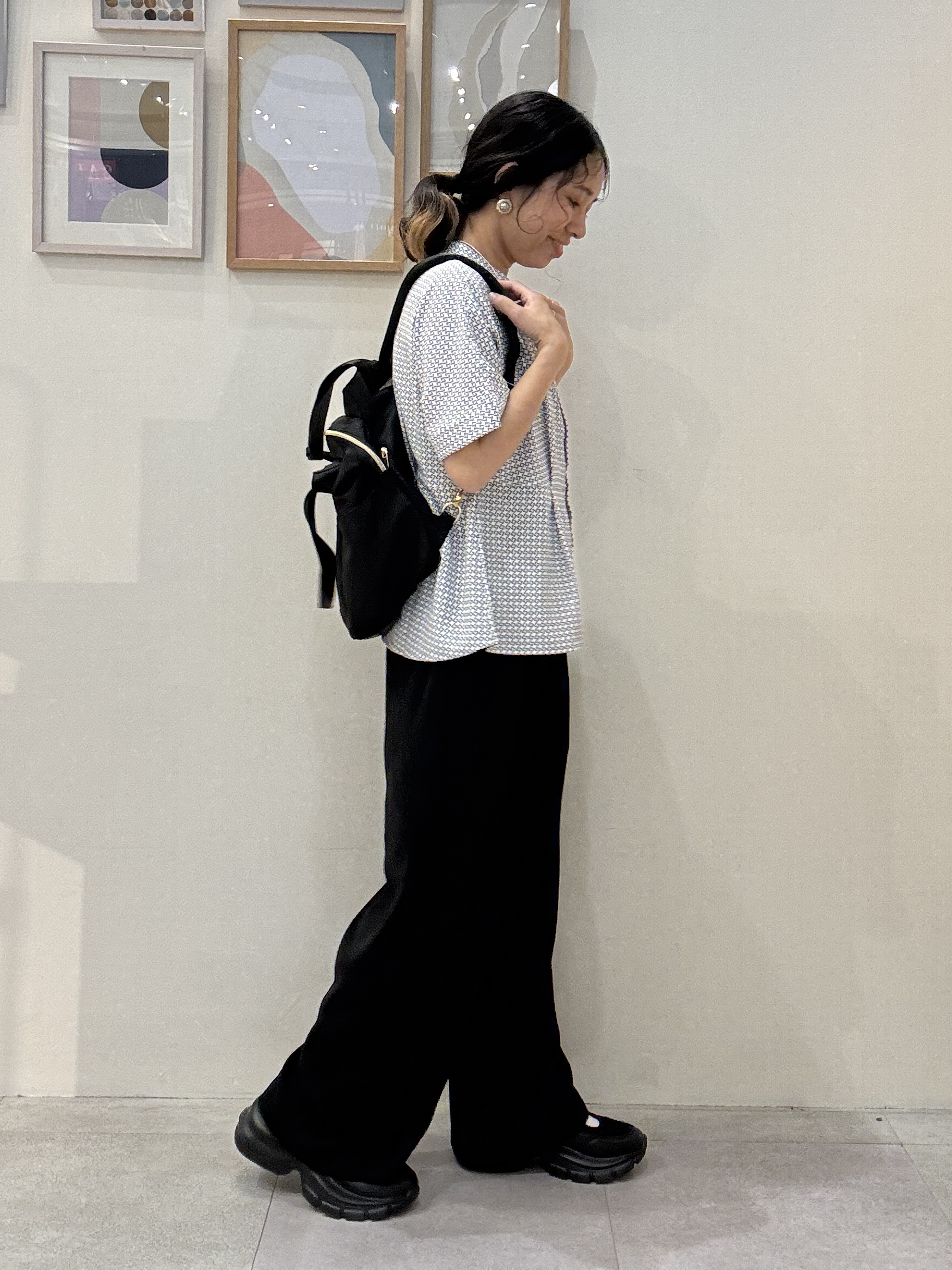 たけぴさんの「SHOO･LA･RUE｜【ひんやり/UV/通勤】洗濯後しわになりにくい インしない ウエストタックペプラムブラウス」を使ったコーディネート