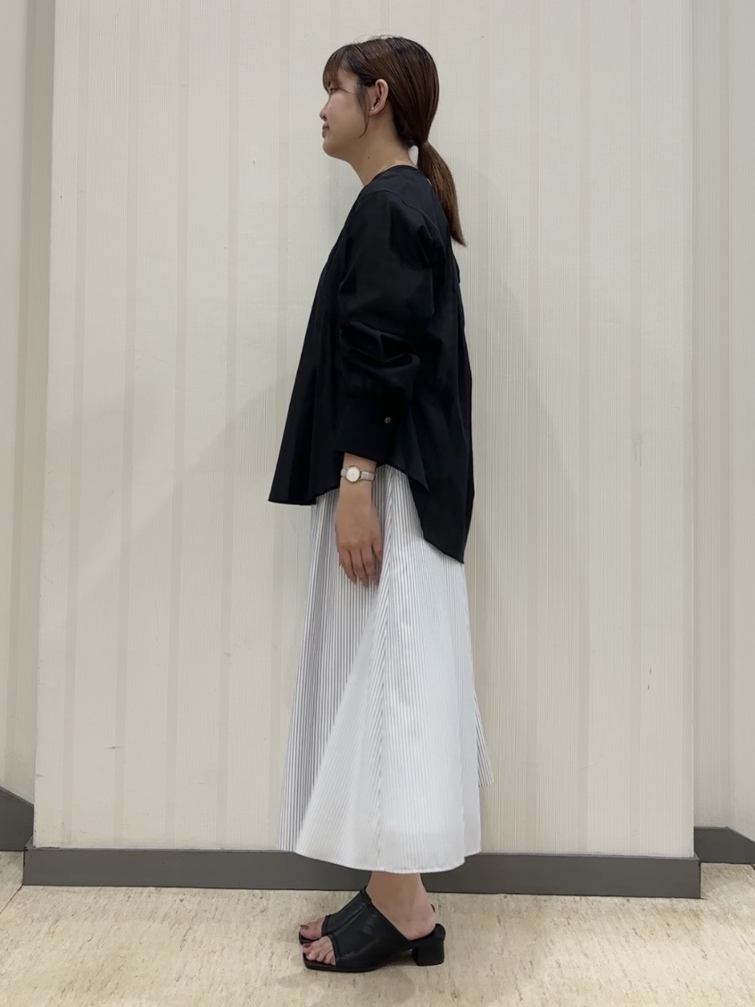 ちひさんの「INDIVI｜【接触冷感／洗える／SETUP可能】シアーシャンブレータックフレアスカート」を使ったコーディネート