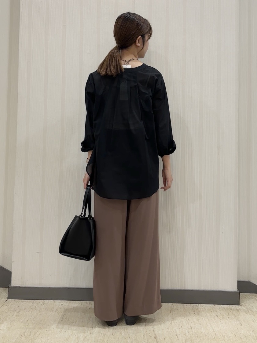 ちひさんの「INDIVI｜【さらに軽く軽快！／着る日傘】イージーワイドパンツ」を使ったコーディネート