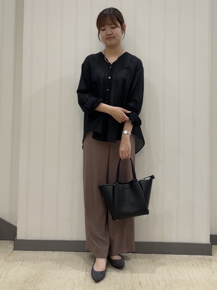 ちひさんの「INDIVI｜【さらに軽く軽快！／着る日傘】イージーワイドパンツ」を使ったコーディネート