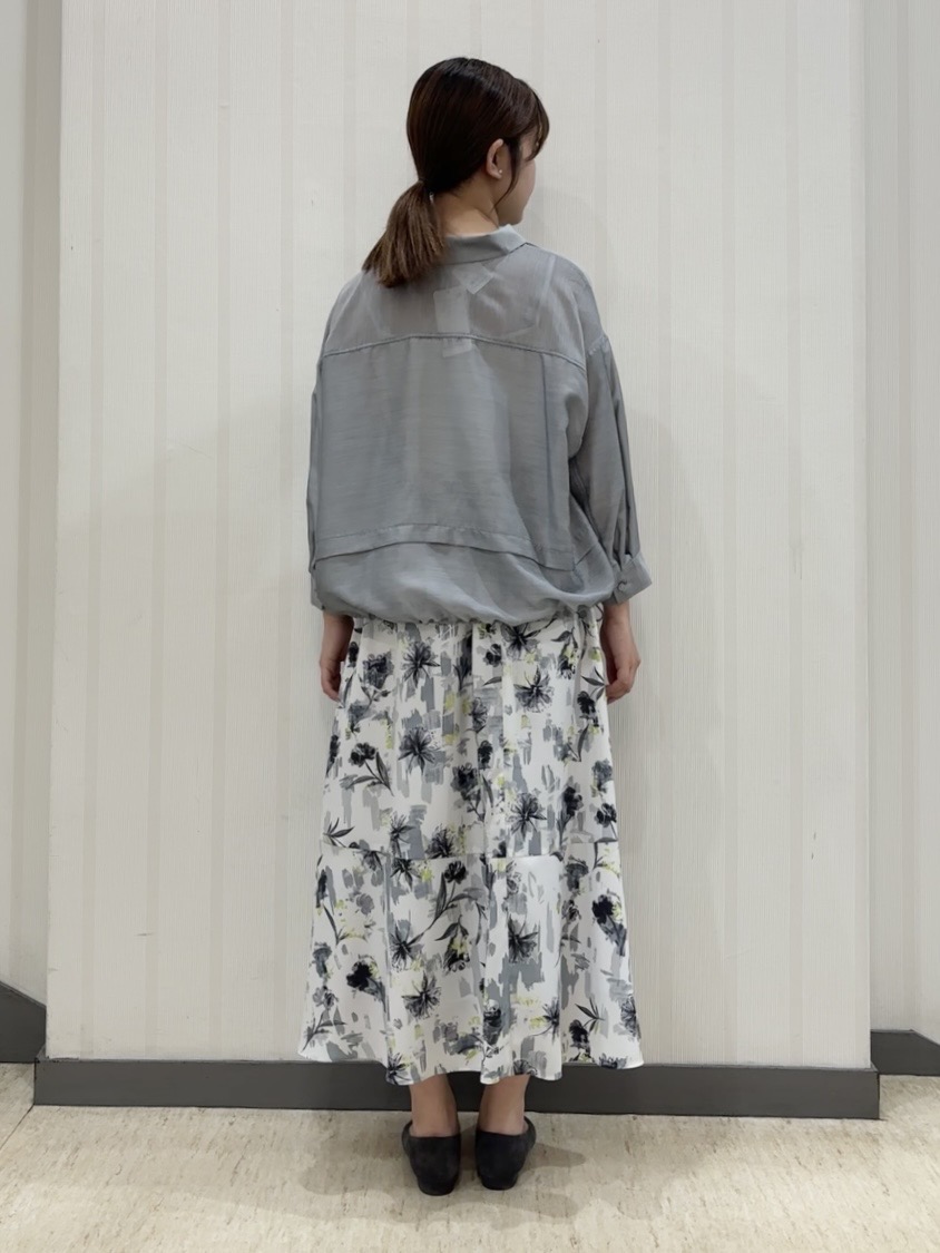 ちひさんの「INDIVI｜【接触冷感／洗える／2WAY】ドロスト付 シアーシャンブレーシャツ」を使ったコーディネート