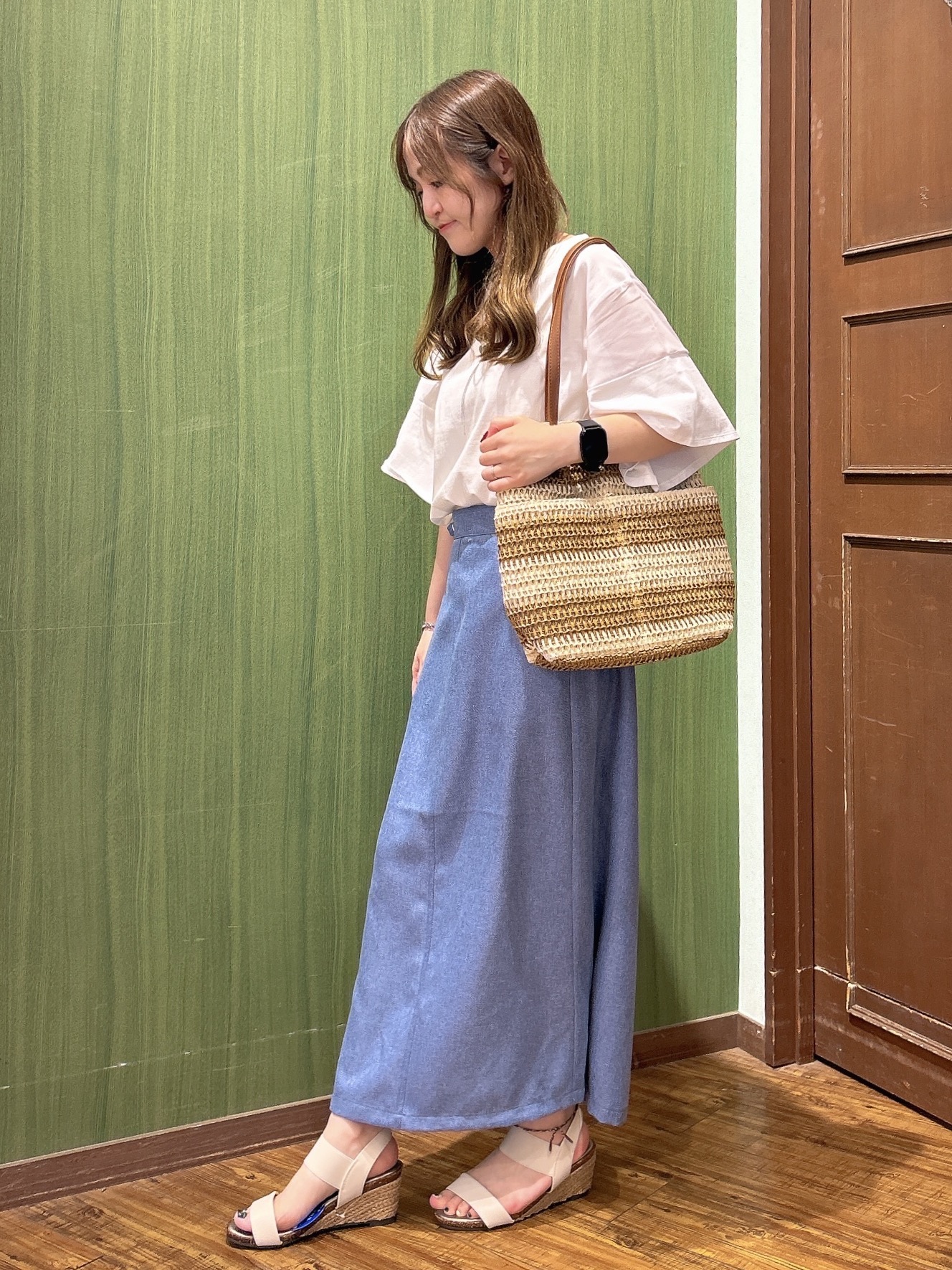 かおりさんの「SHOO･LA･RUE｜【ひんやり/S-LL/体型カバー】フレアスリーブで二の腕を自然にカバー 浅VネックTシャツ」を使ったコーディネート
