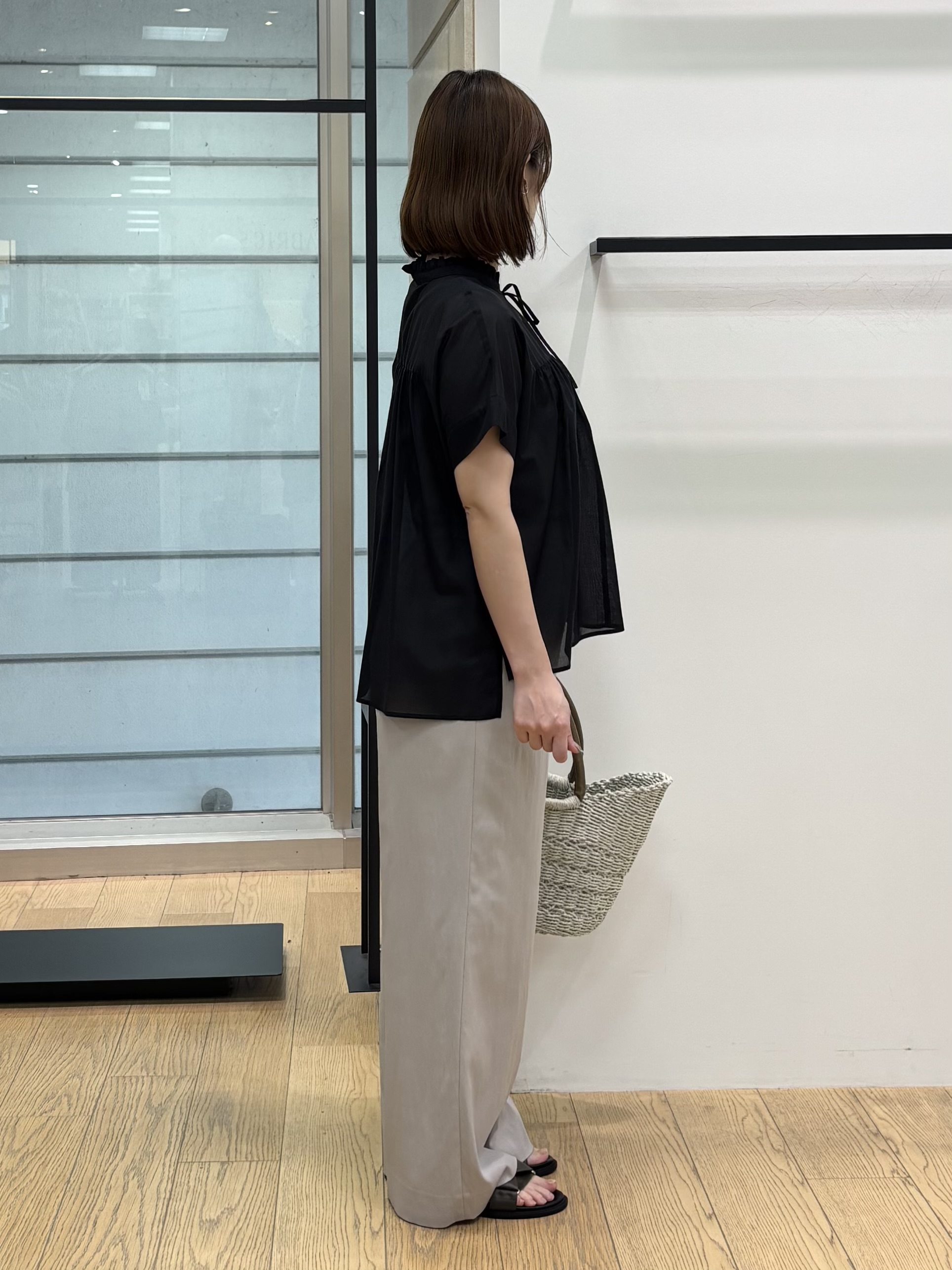 asamiさんの「INDIVI｜【洗える／軽やか】フリル衿ギャザーブラウス」を使ったコーディネート
