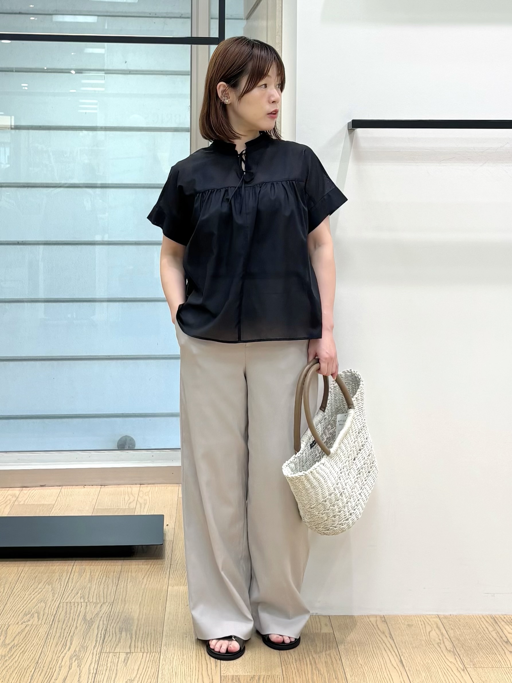 asamiさんの「INDIVI｜【洗える／軽やか】フリル衿ギャザーブラウス」を使ったコーディネート