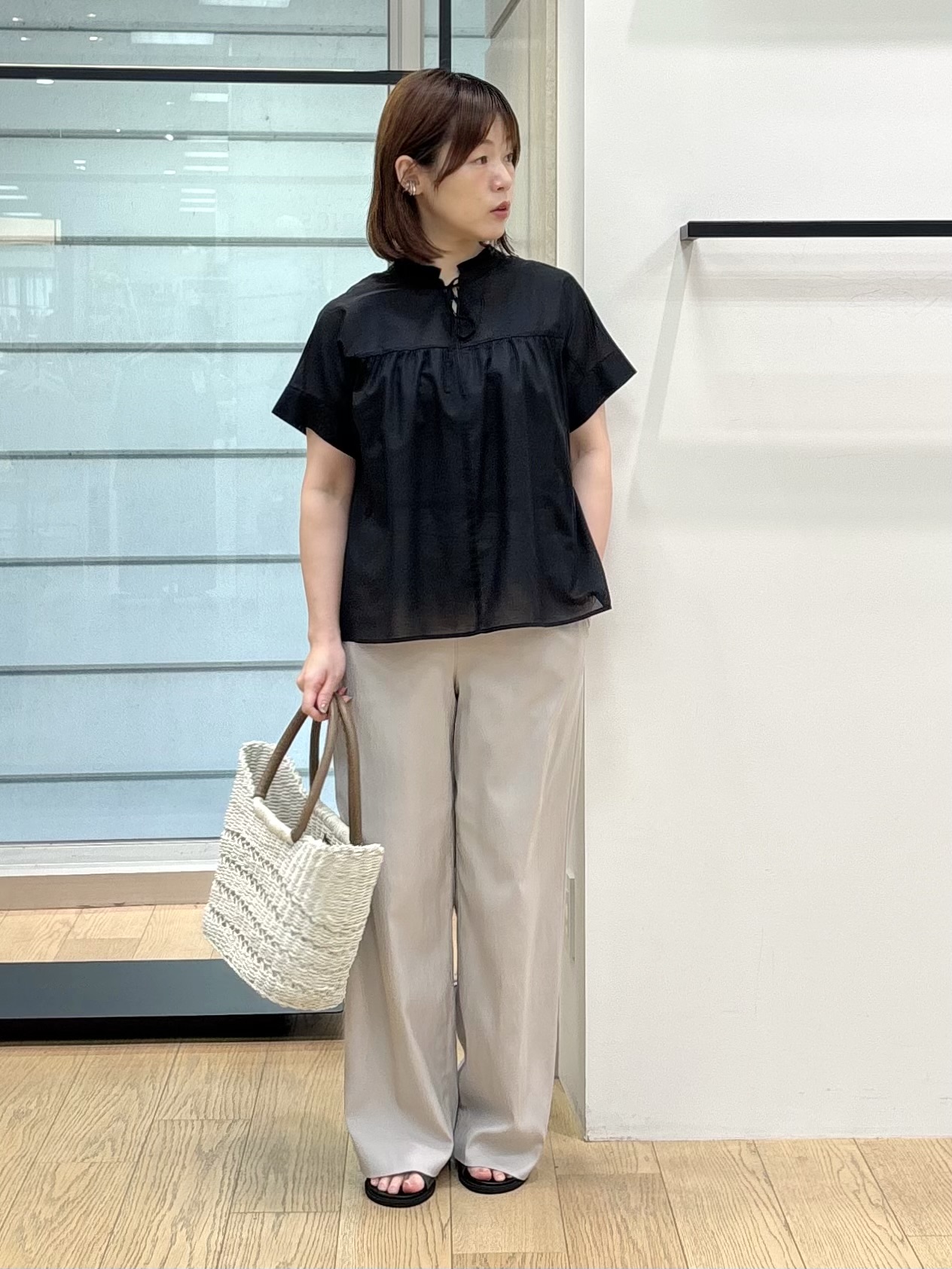 asamiさんの「INDIVI｜【洗える／軽やか】フリル衿ギャザーブラウス」を使ったコーディネート