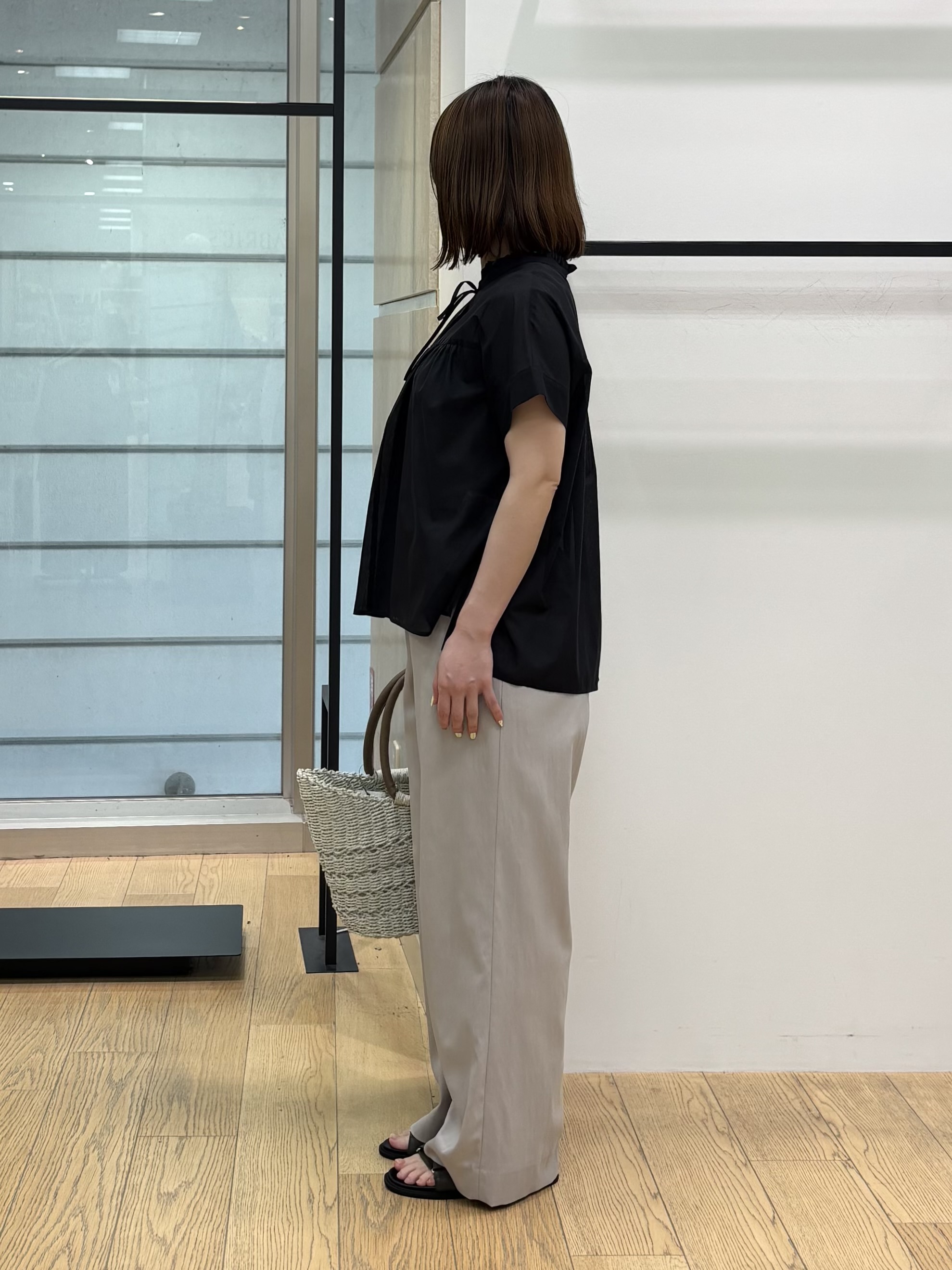 asamiさんの「INDIVI｜【洗える／軽やか】フリル衿ギャザーブラウス」を使ったコーディネート
