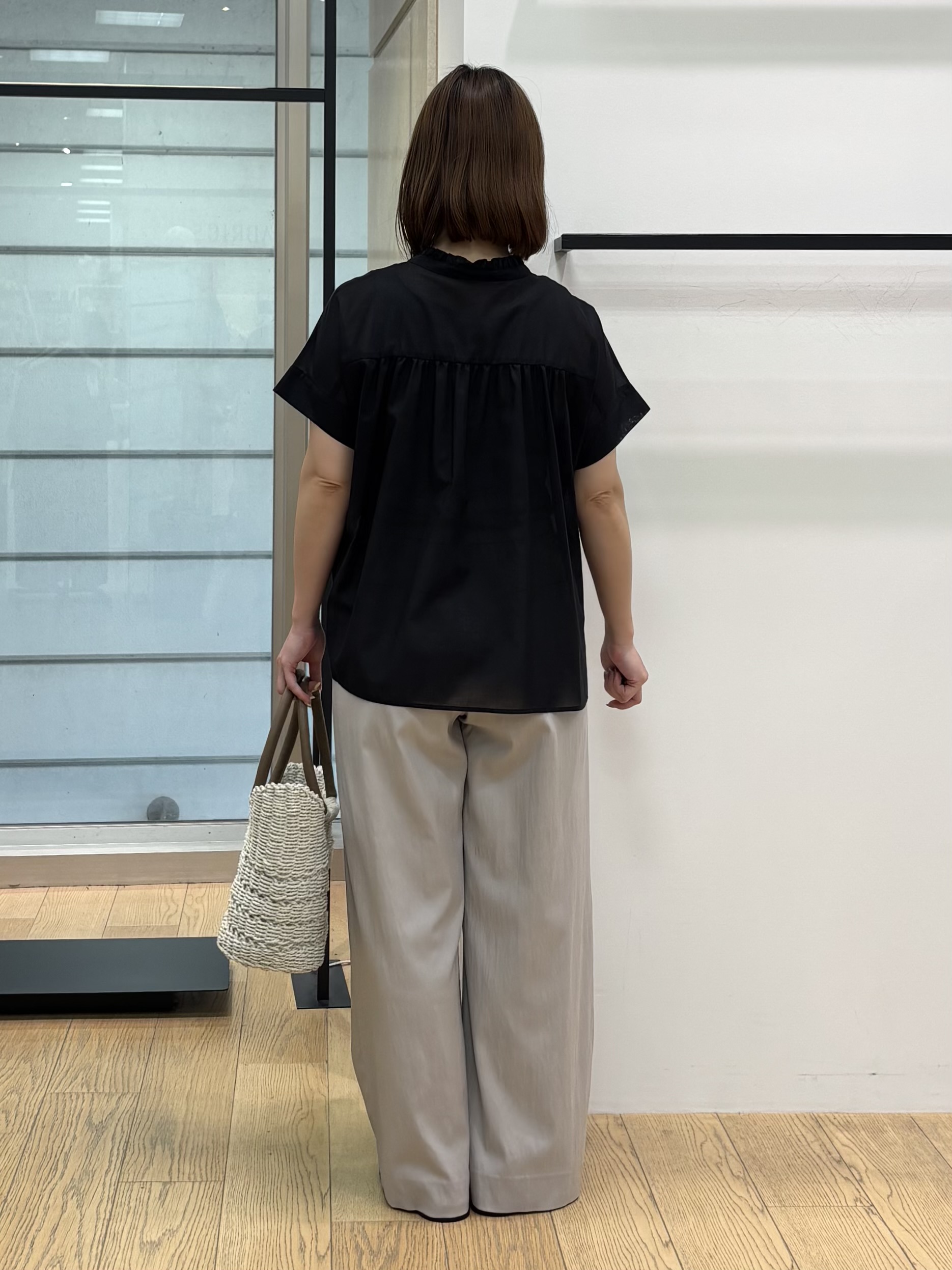 asamiさんの「INDIVI｜【洗える／軽やか】フリル衿ギャザーブラウス」を使ったコーディネート