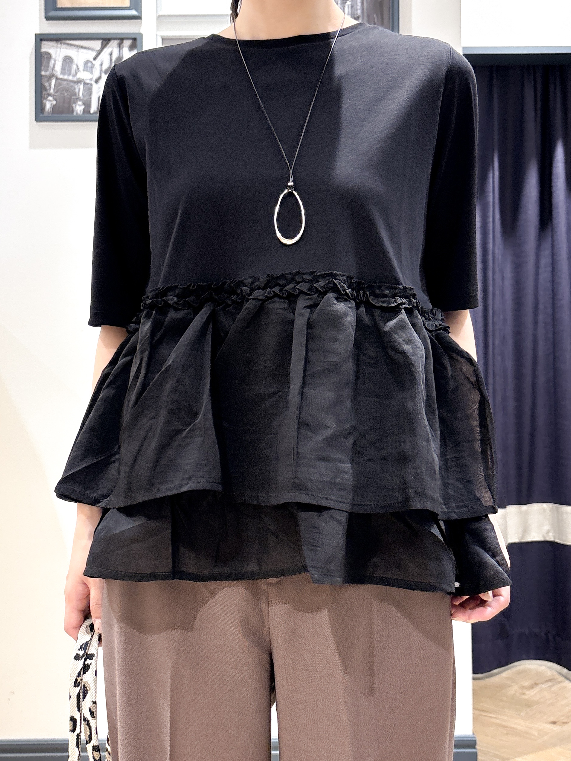 ayakaさんの「grove｜【体型カバー】INせず決まる、ウエストシアーフリルTシャツ」を使ったコーディネート