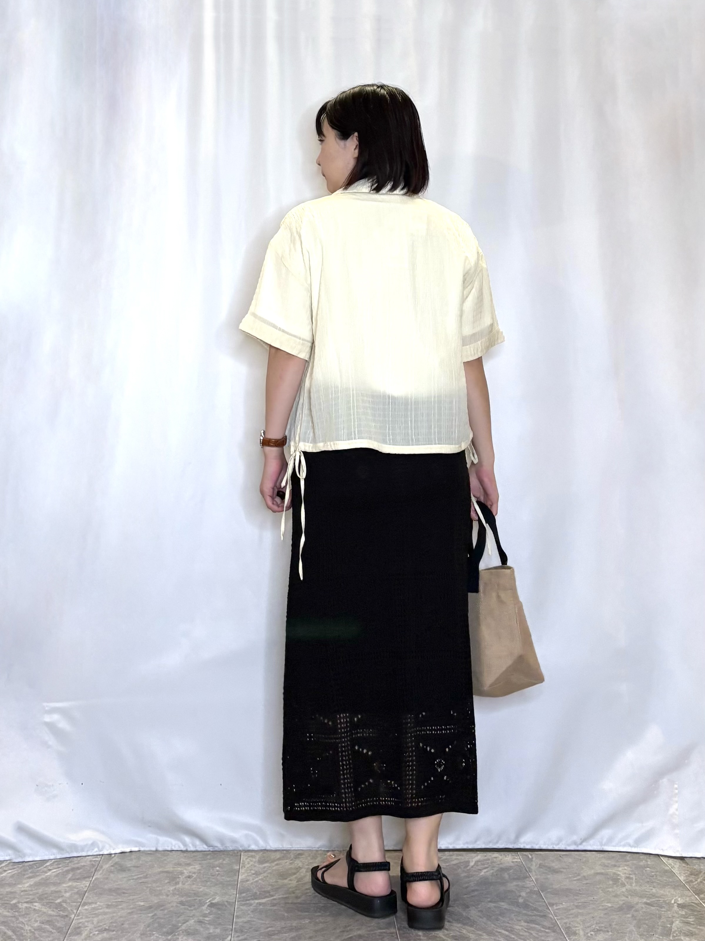 ネリさんの「SHOO･LA･RUE｜【S-LL/洗濯機可/体型カバー】さらさら シャーリングシフォン 裾ドロストシャツ」を使ったコーディネート